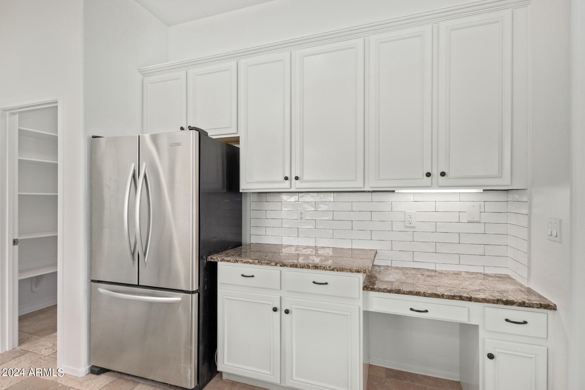 9412 E HILLVIEW Circle