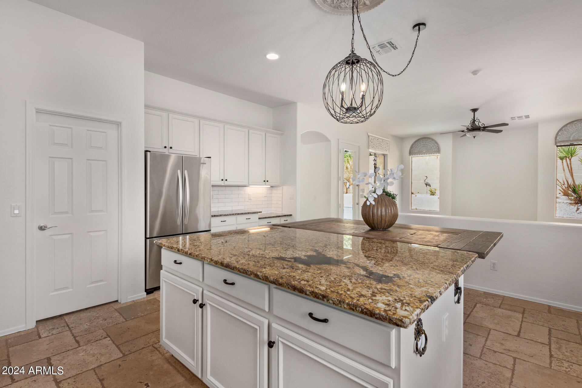 9412 E HILLVIEW Circle