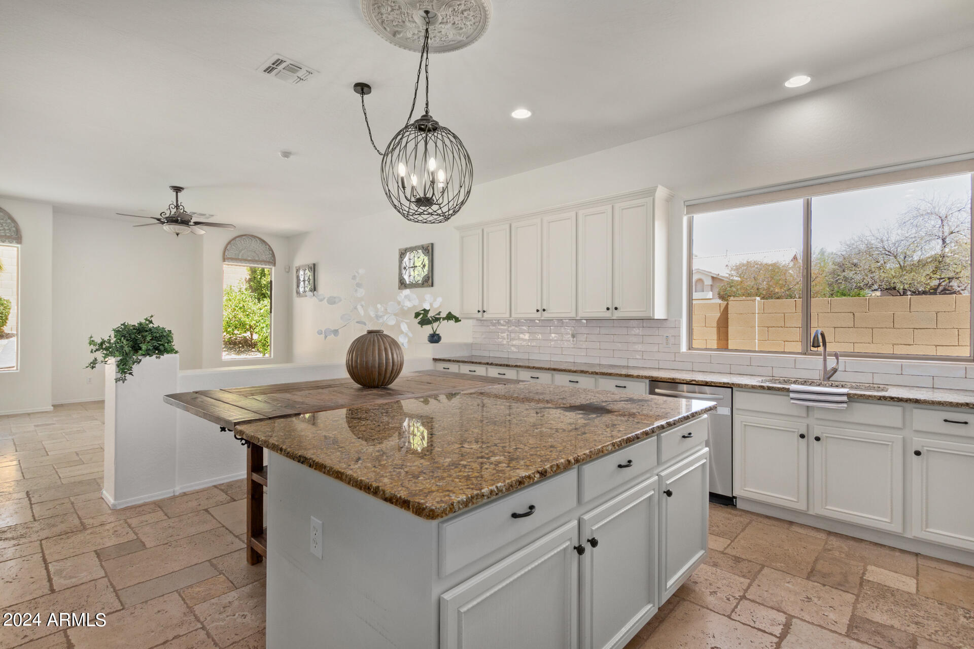 9412 E HILLVIEW Circle