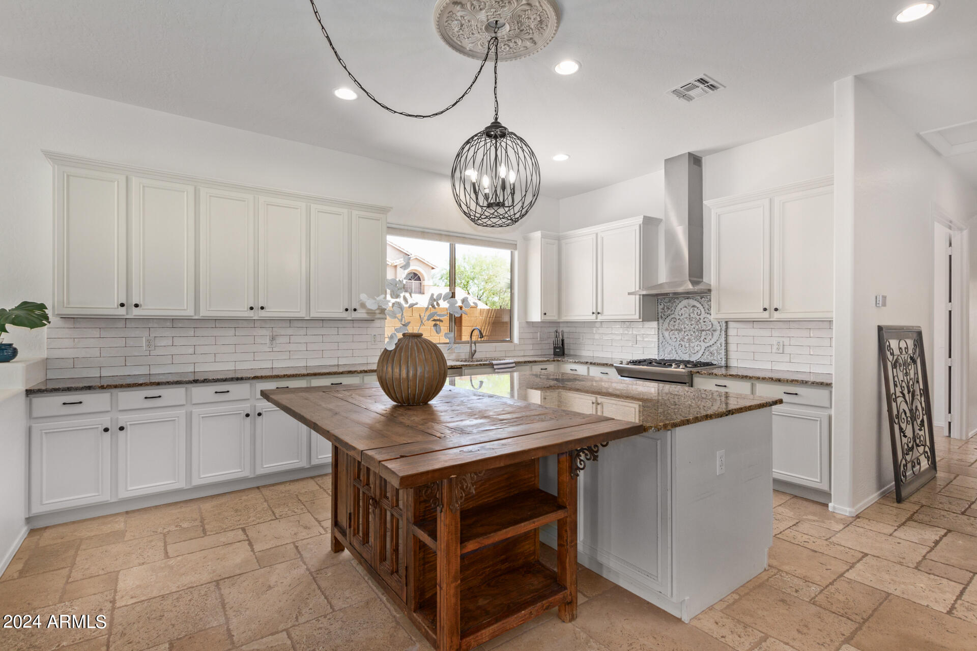 9412 E HILLVIEW Circle