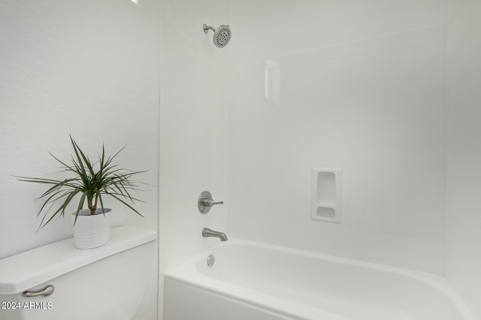 9412 E HILLVIEW Circle