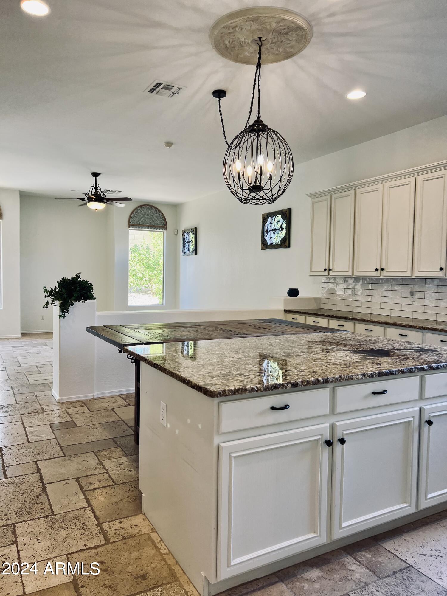 9412 E HILLVIEW Circle