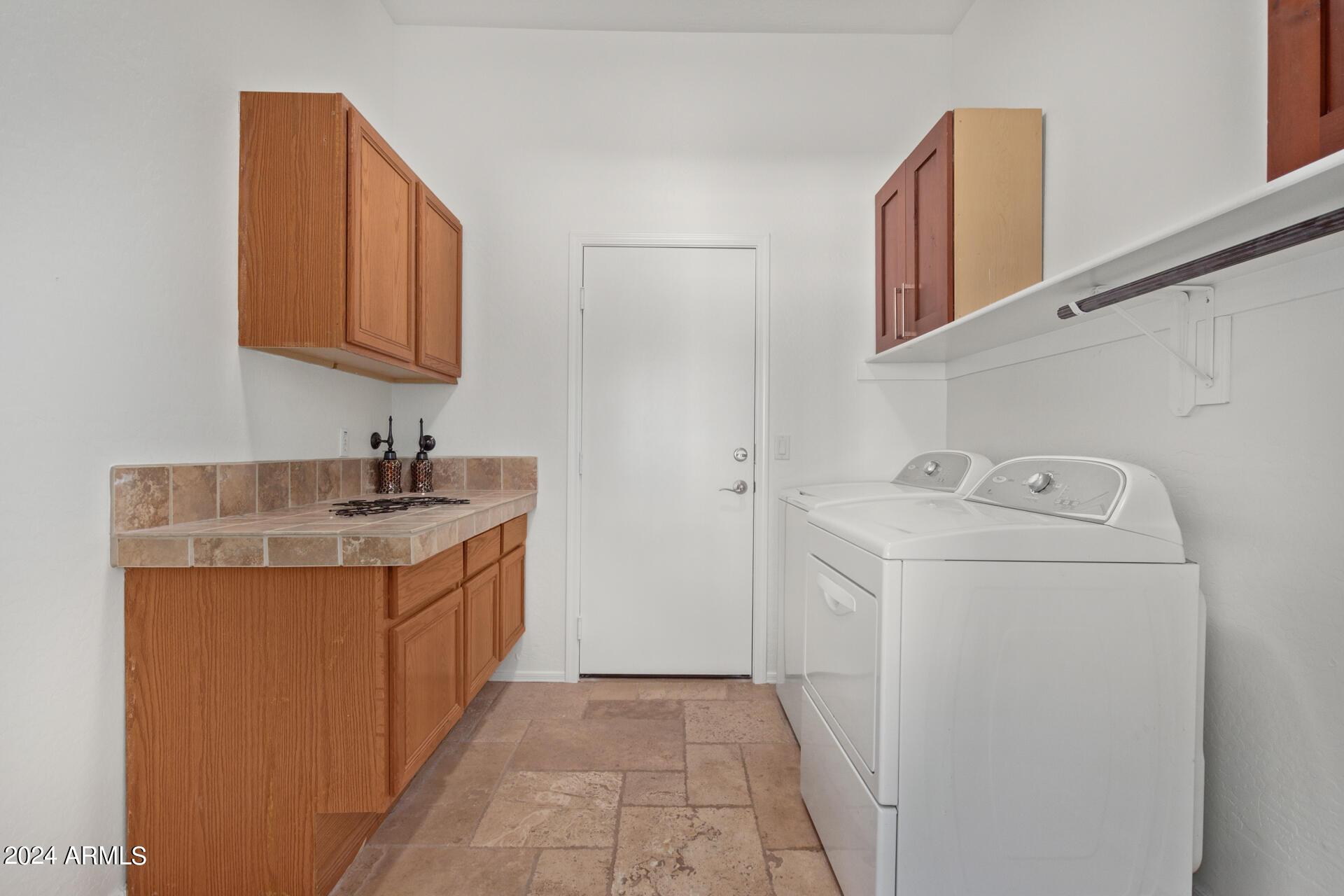 9412 E HILLVIEW Circle