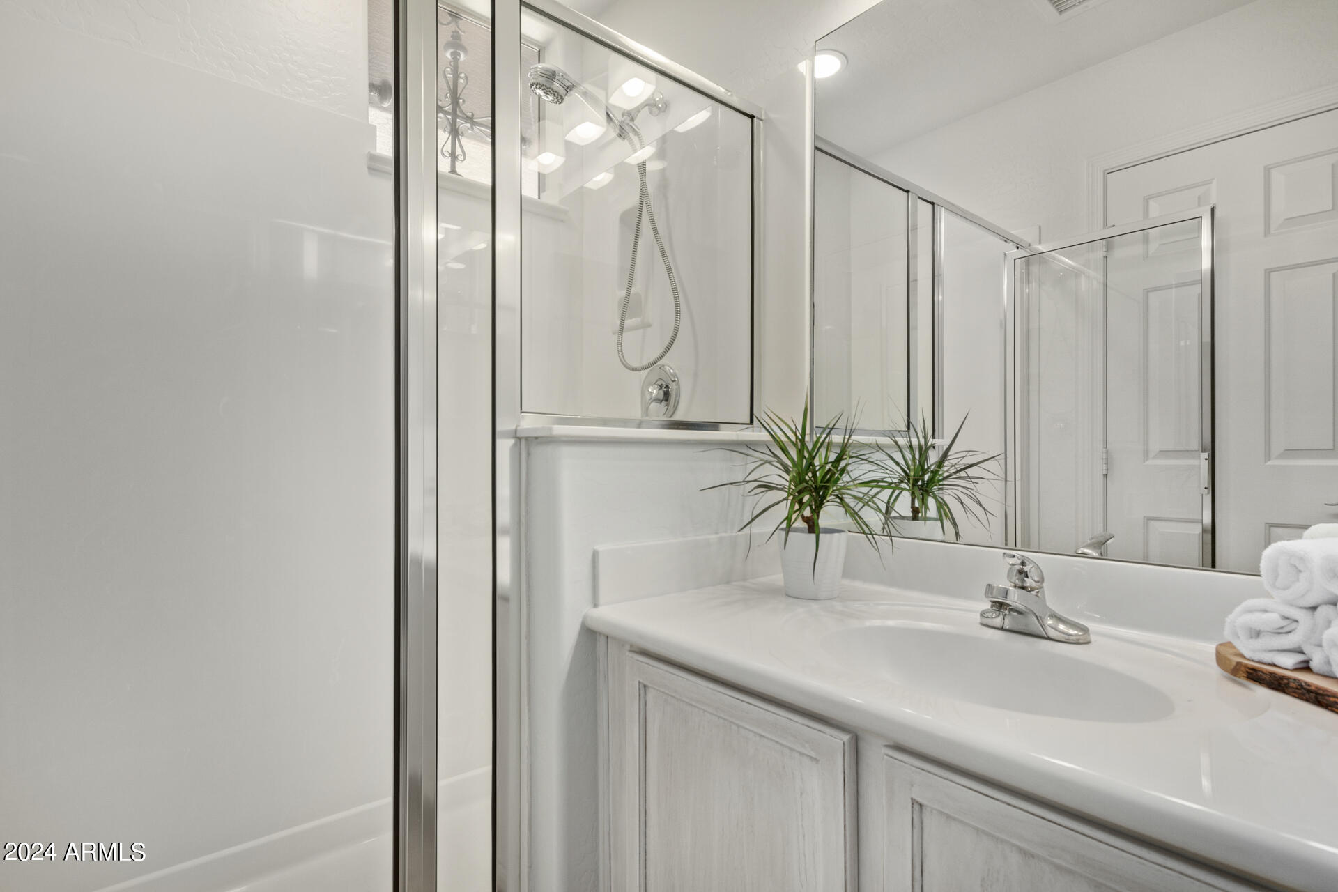 9412 E HILLVIEW Circle