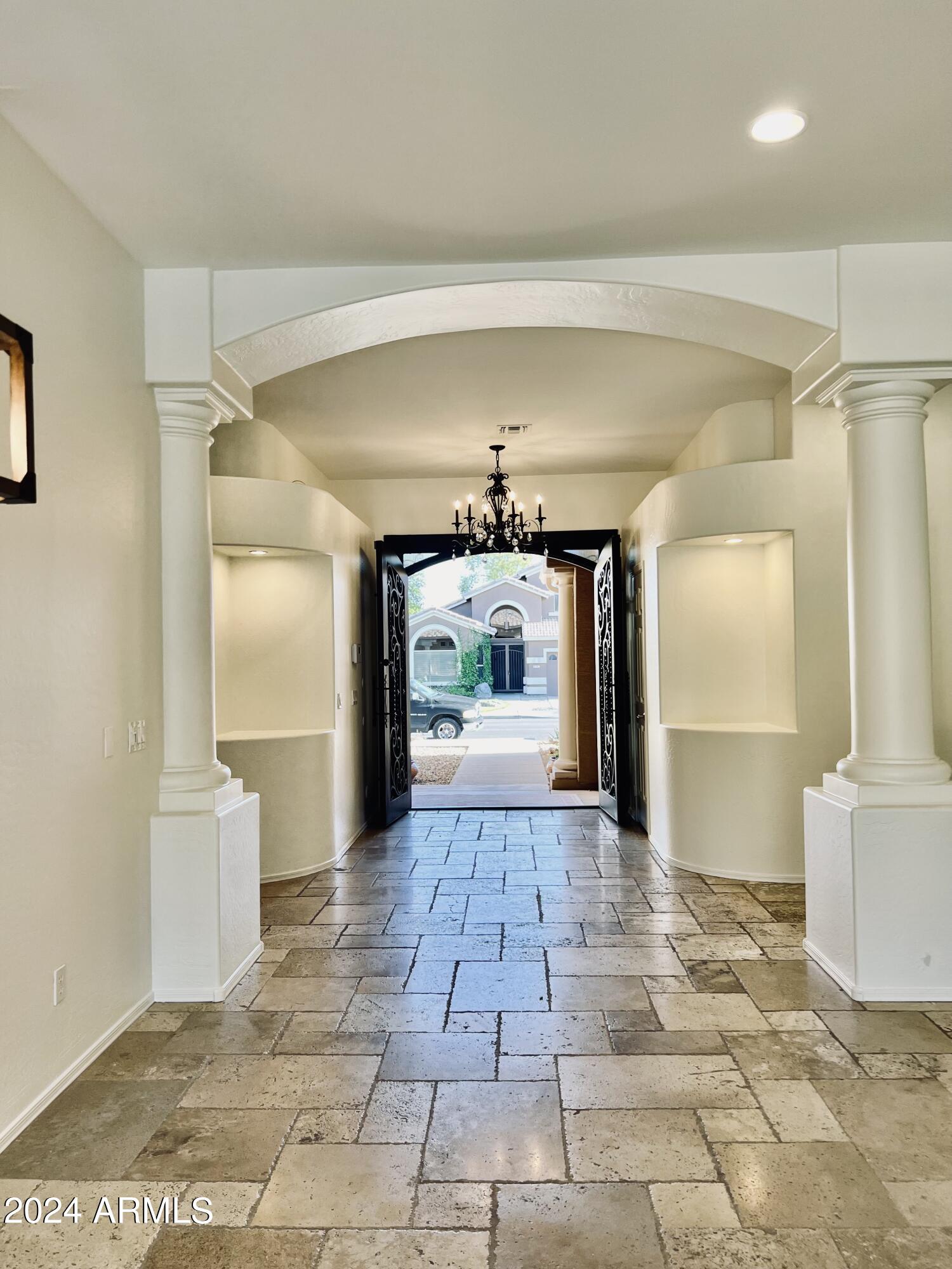 9412 E HILLVIEW Circle