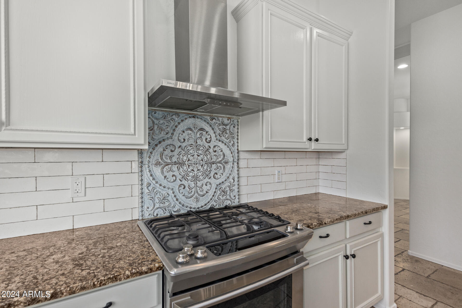 9412 E HILLVIEW Circle