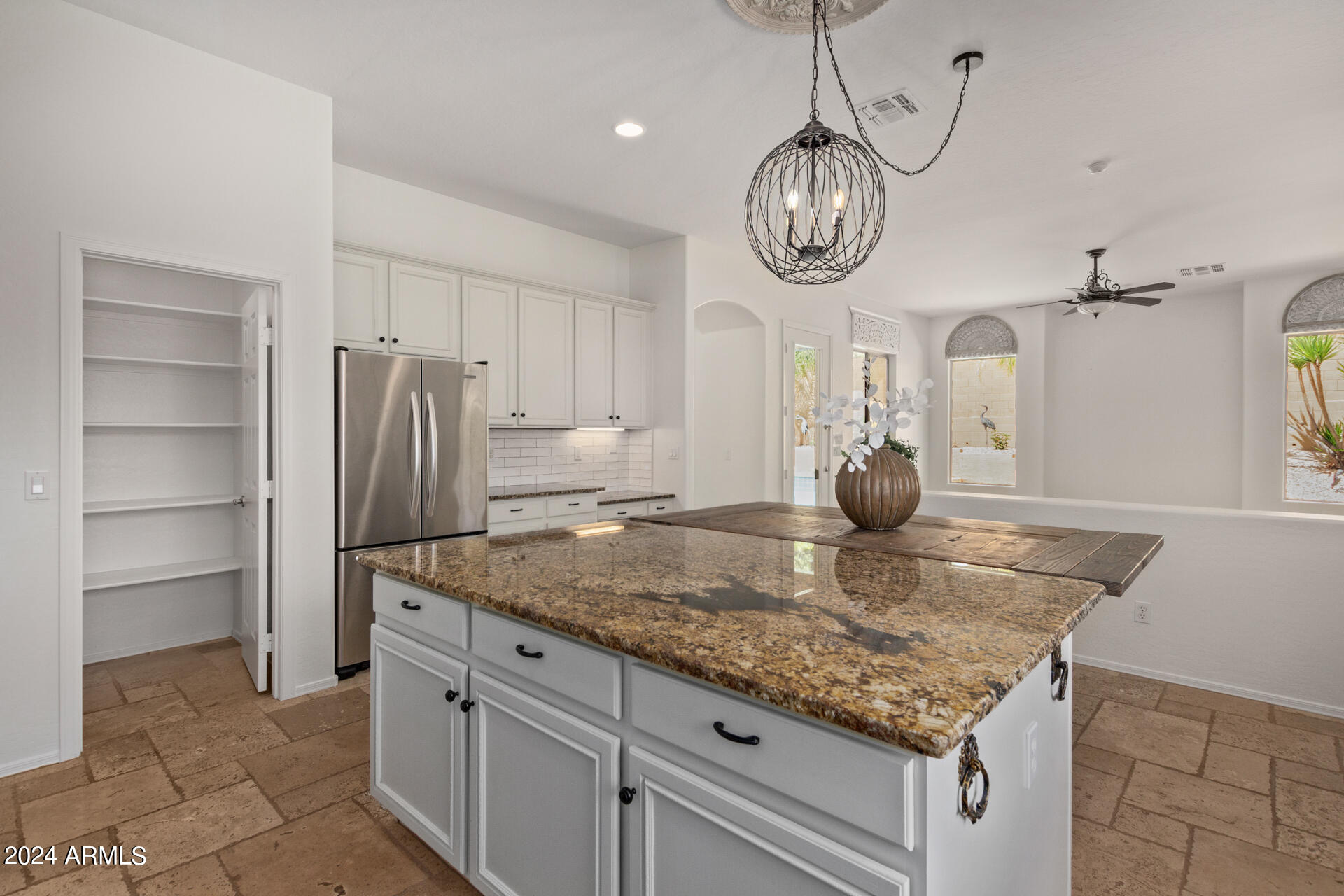 9412 E HILLVIEW Circle