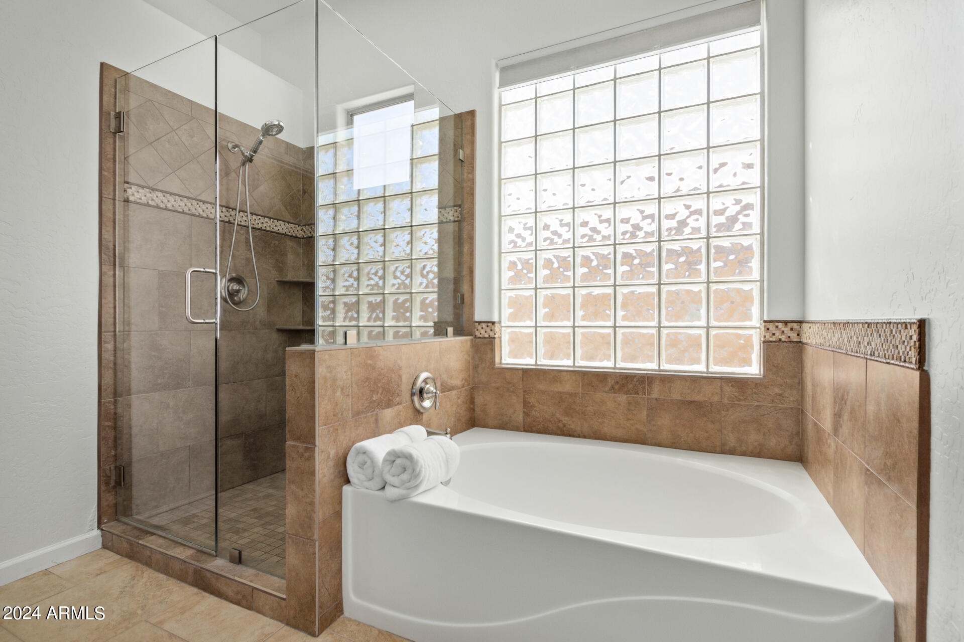 9412 E HILLVIEW Circle