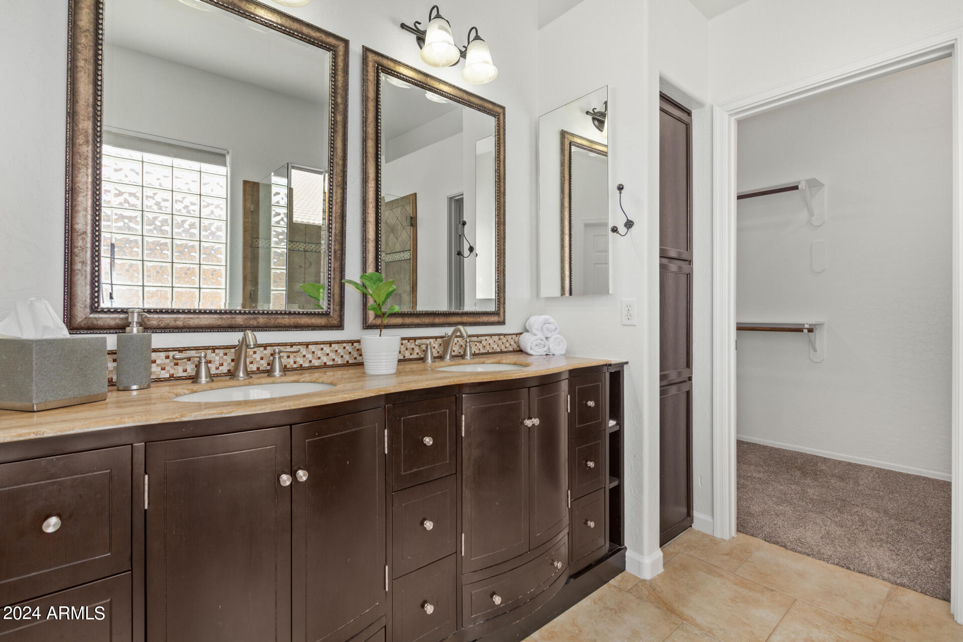 9412 E HILLVIEW Circle