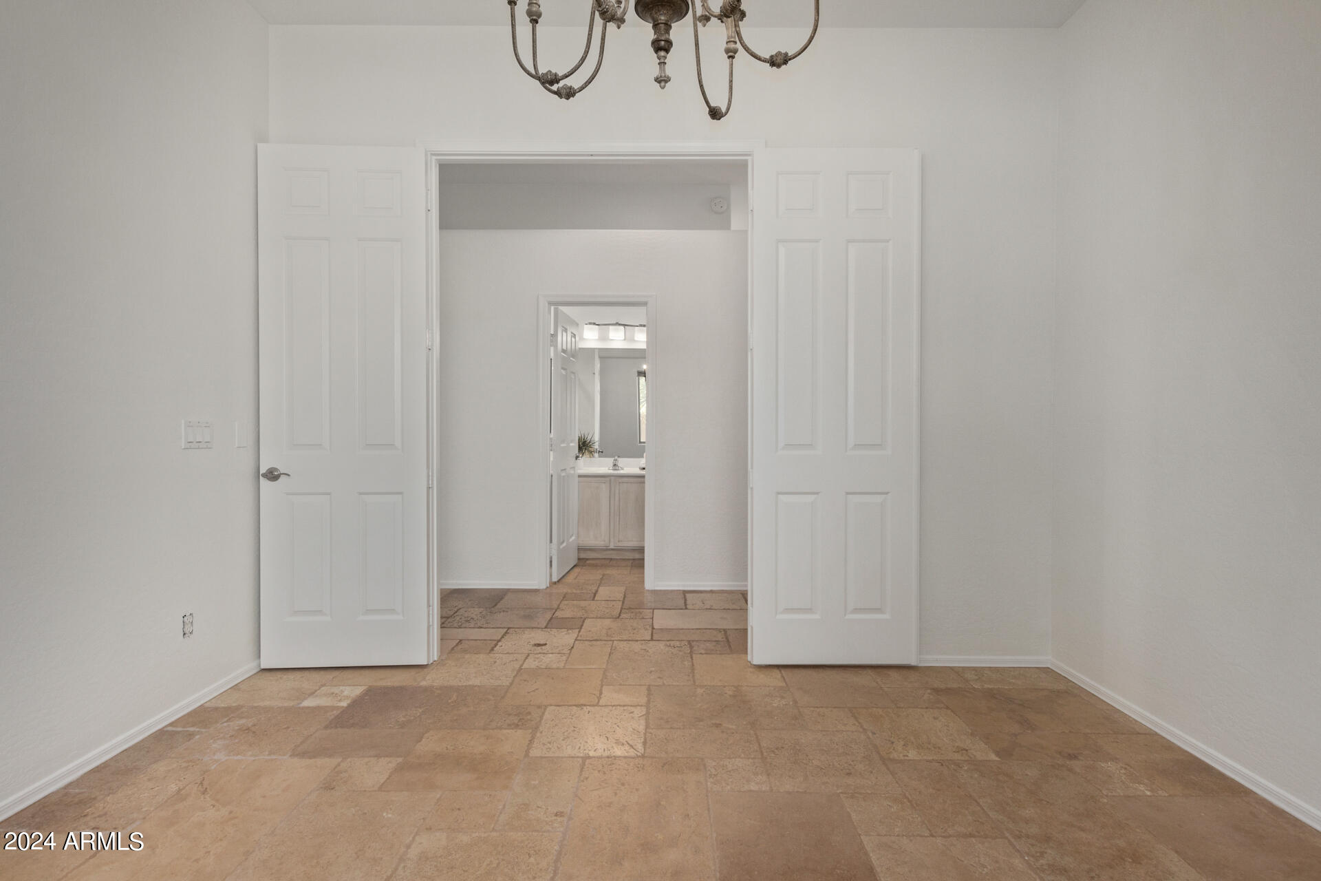 9412 E HILLVIEW Circle