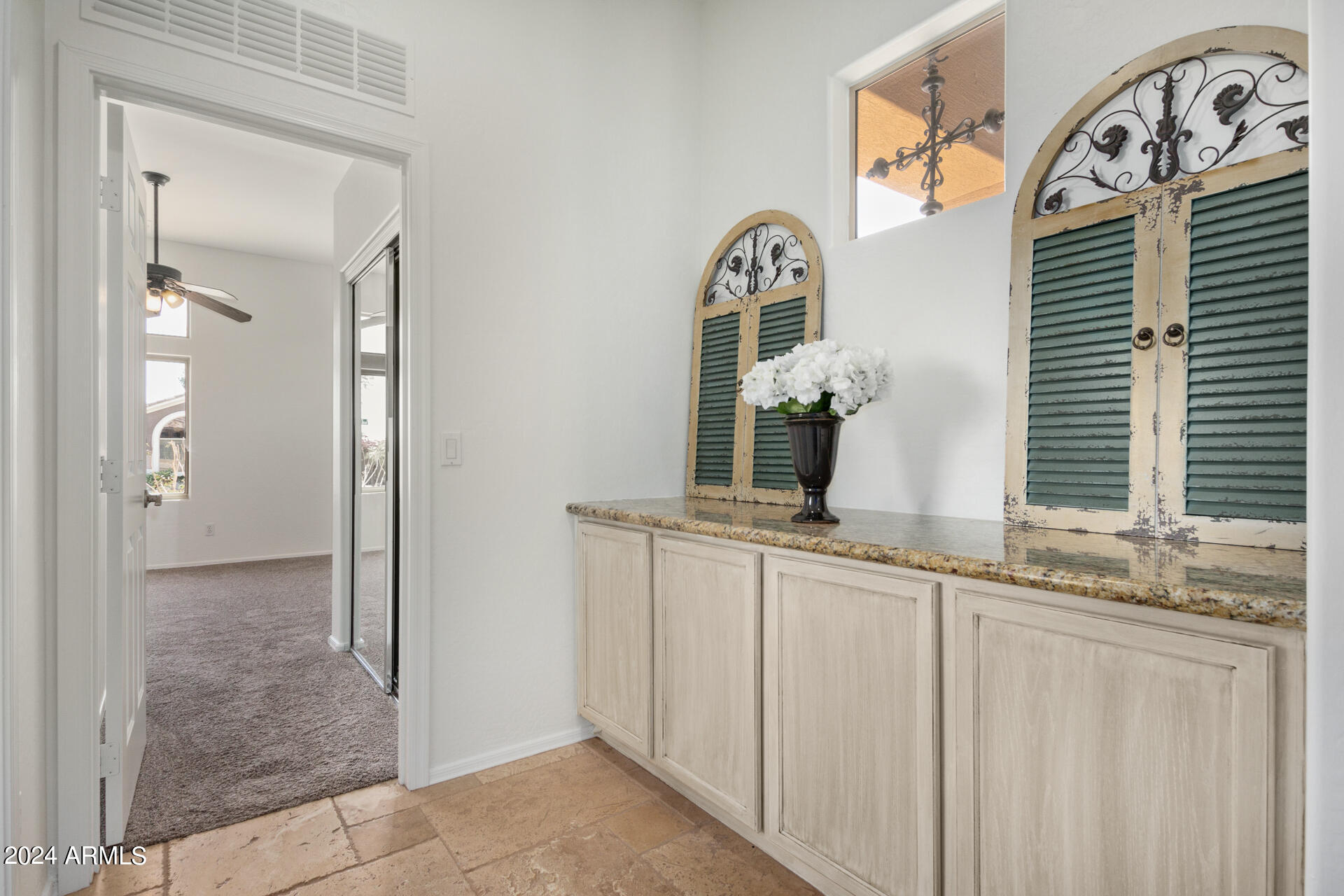 9412 E HILLVIEW Circle