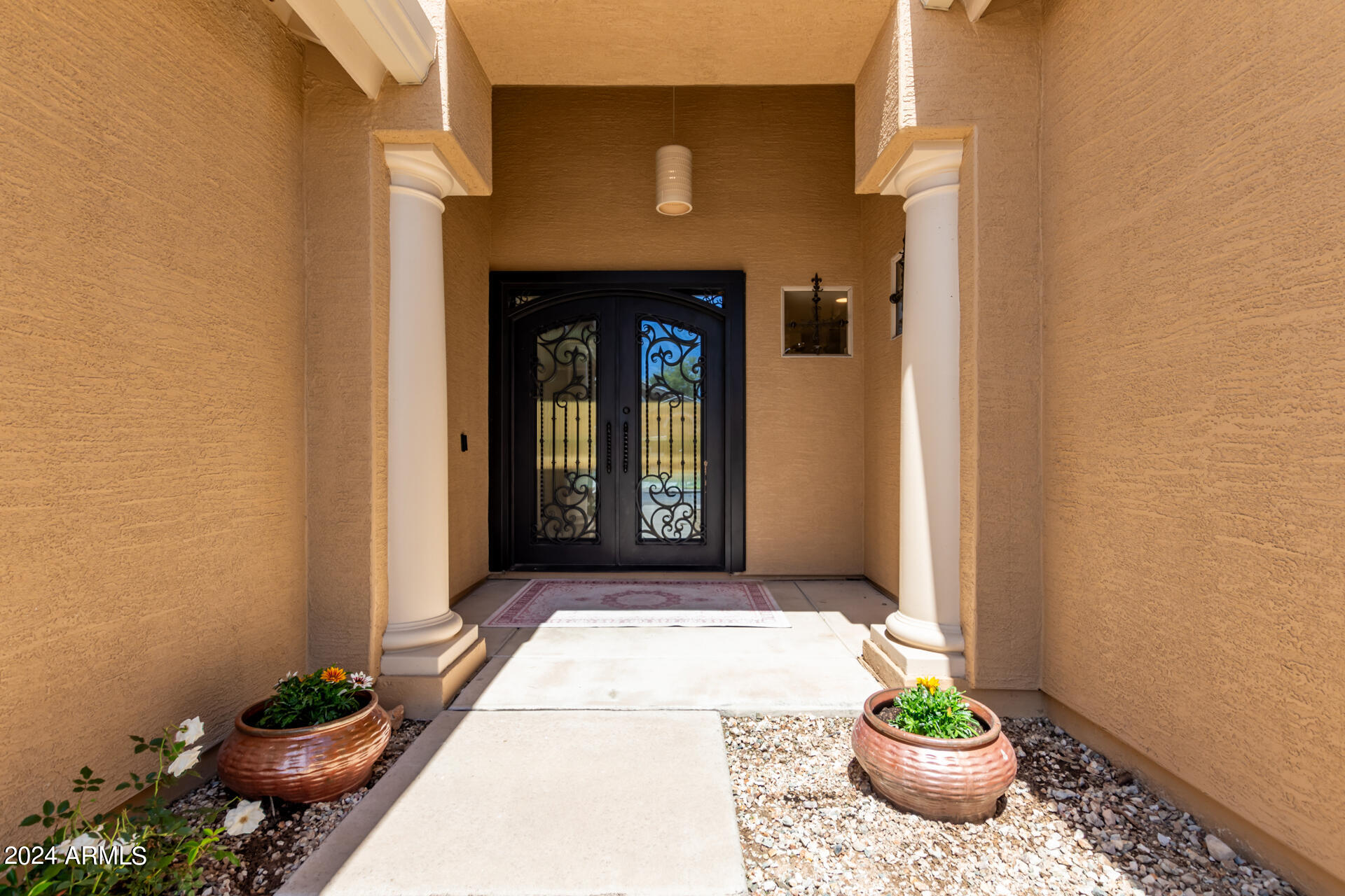 9412 E HILLVIEW Circle