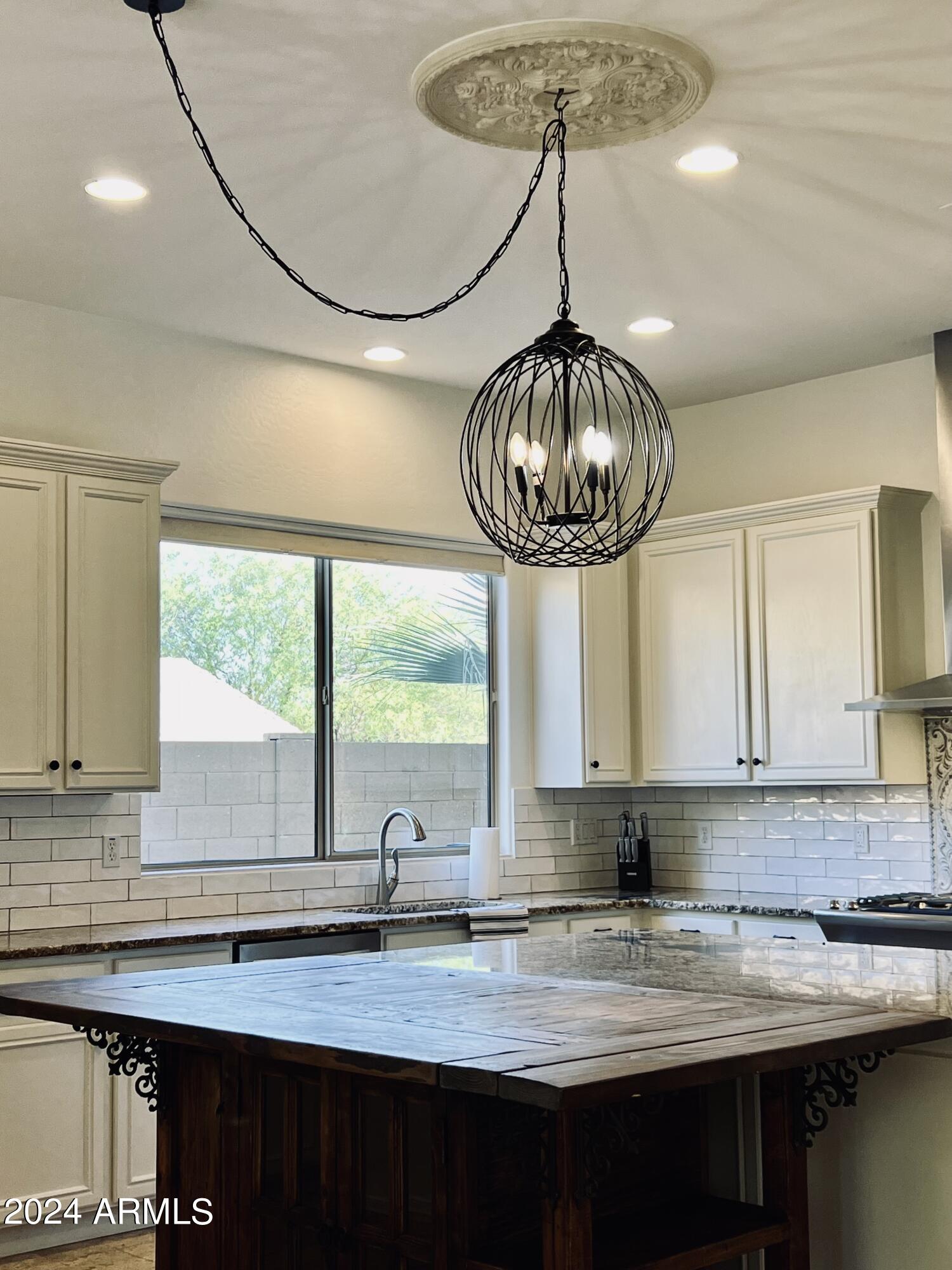 9412 E HILLVIEW Circle