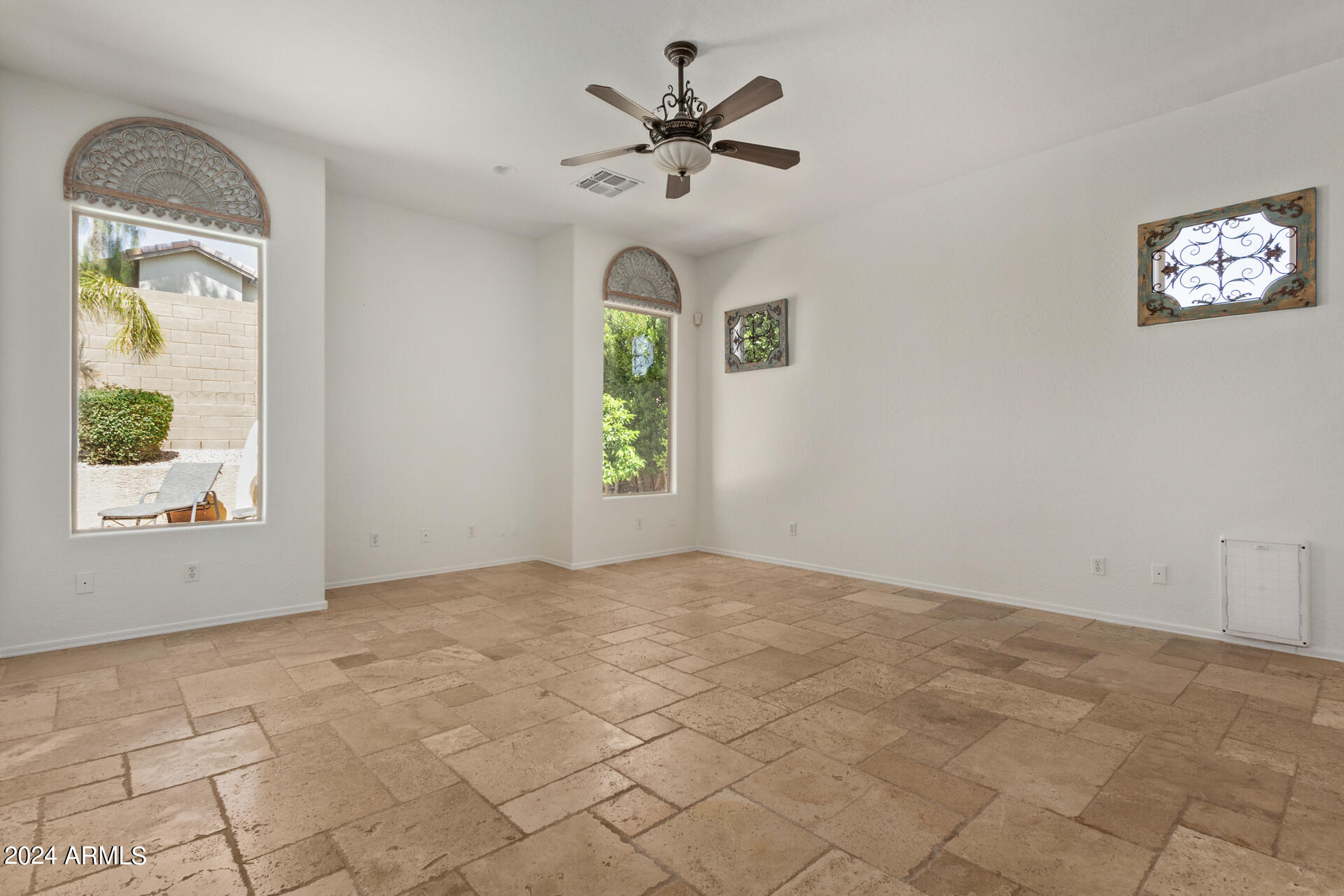 9412 E HILLVIEW Circle