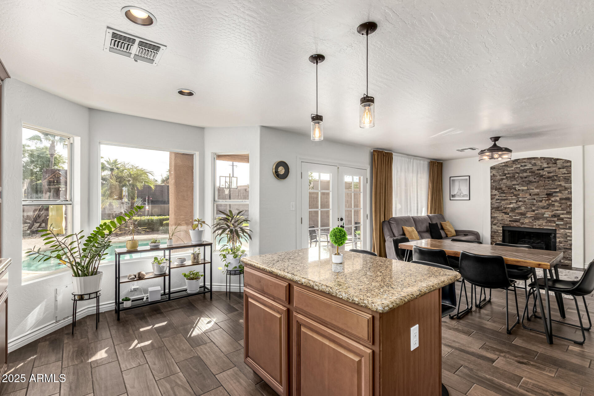 729 E GLENHAVEN Drive