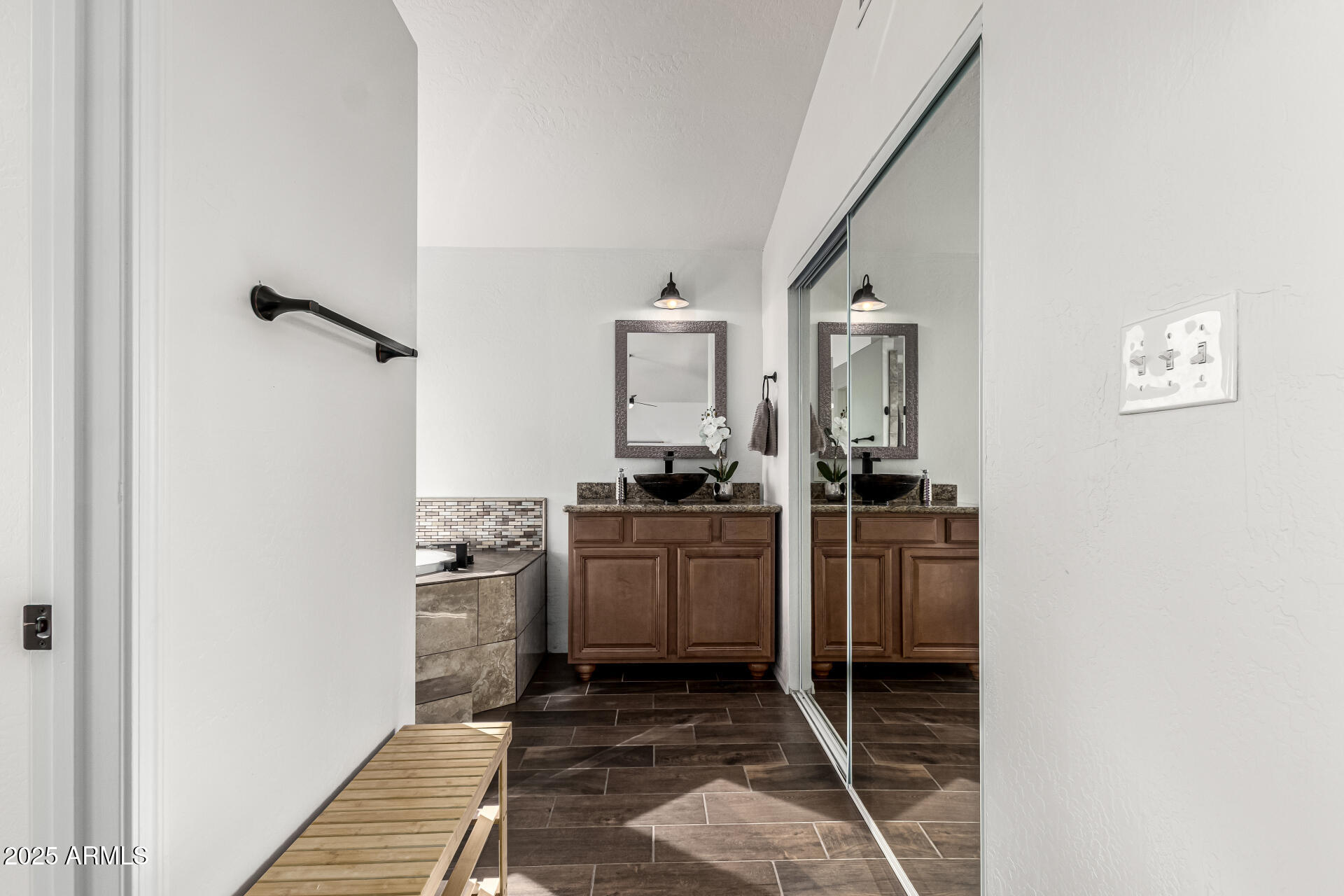 729 E GLENHAVEN Drive