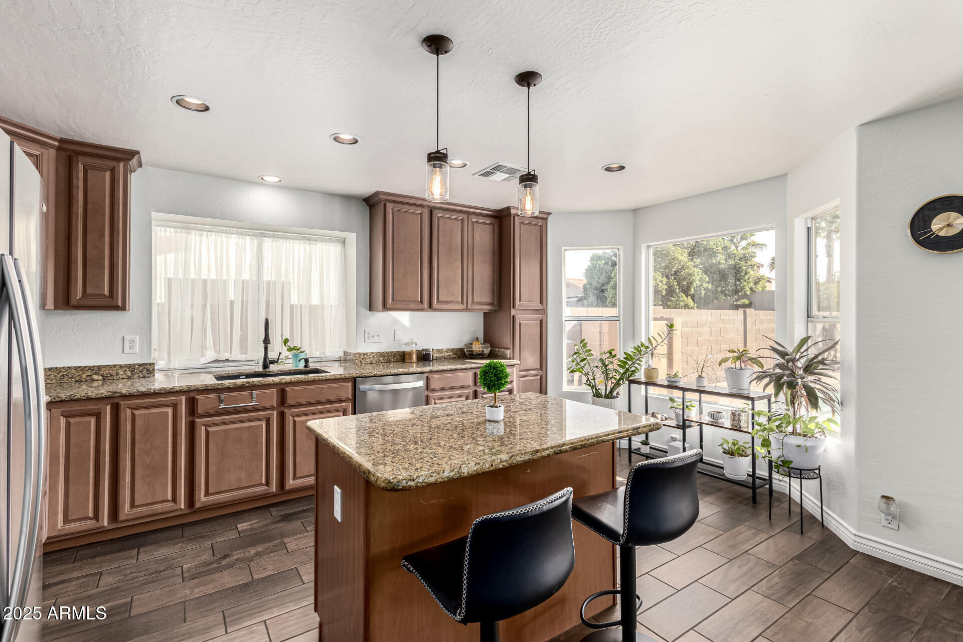 729 E GLENHAVEN Drive