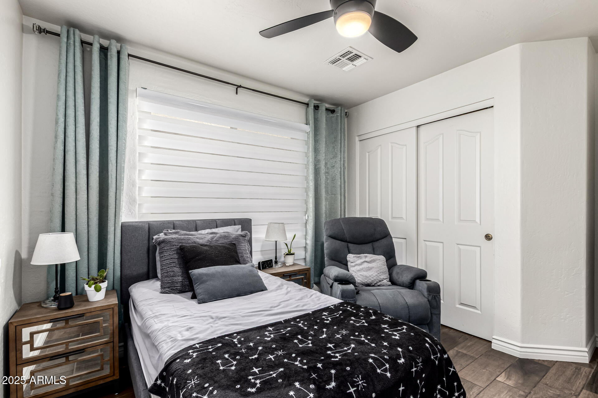 729 E GLENHAVEN Drive