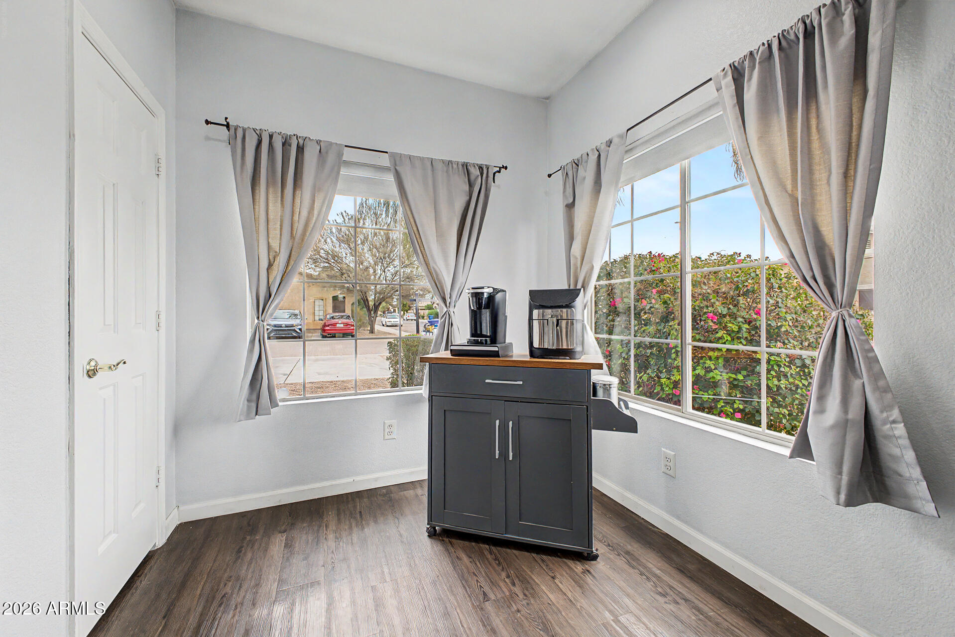 2562 E RIVIERA Drive