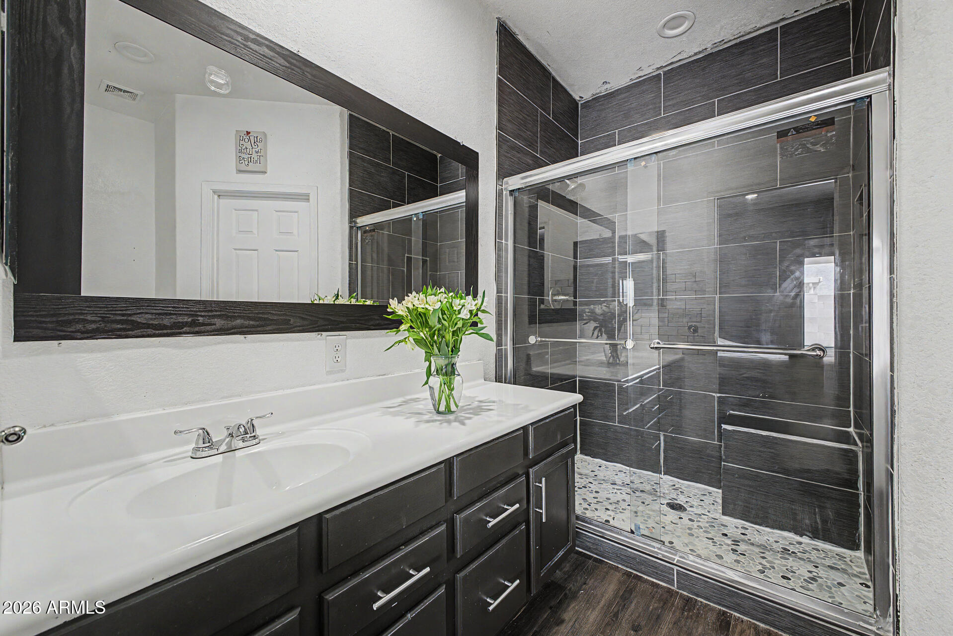 2562 E RIVIERA Drive