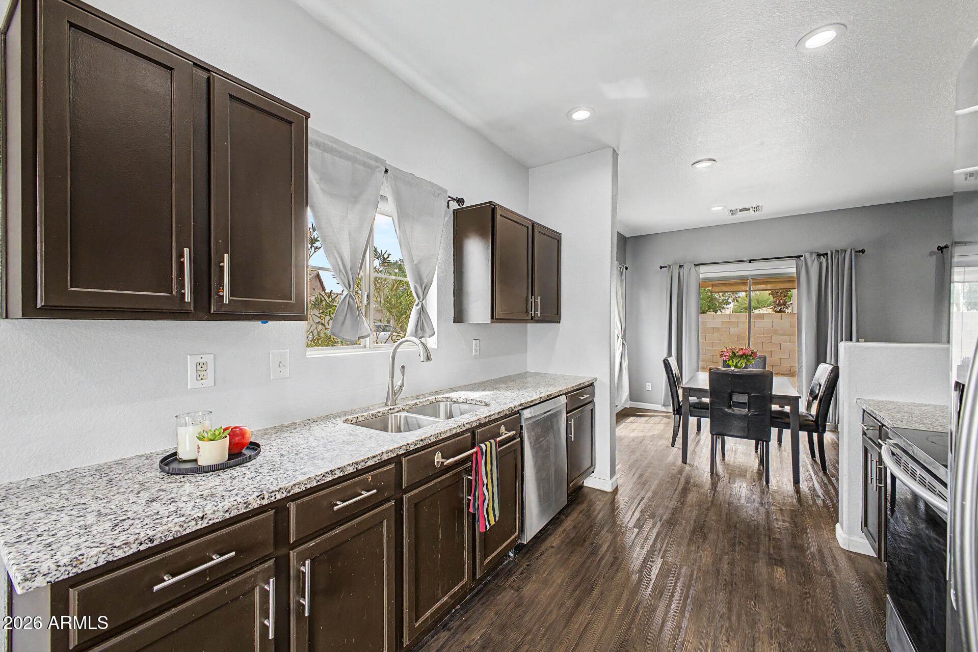 2562 E RIVIERA Drive