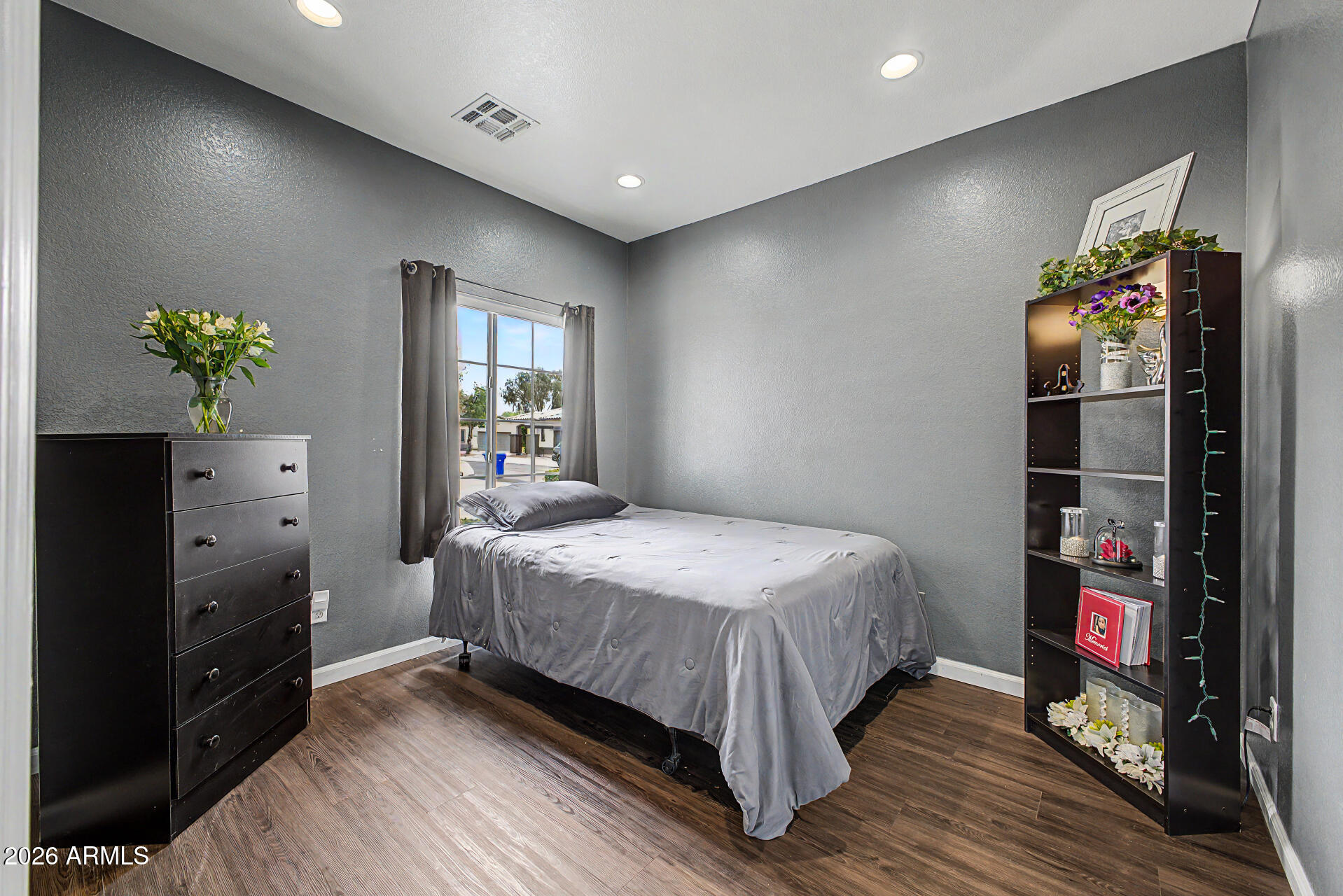 2562 E RIVIERA Drive