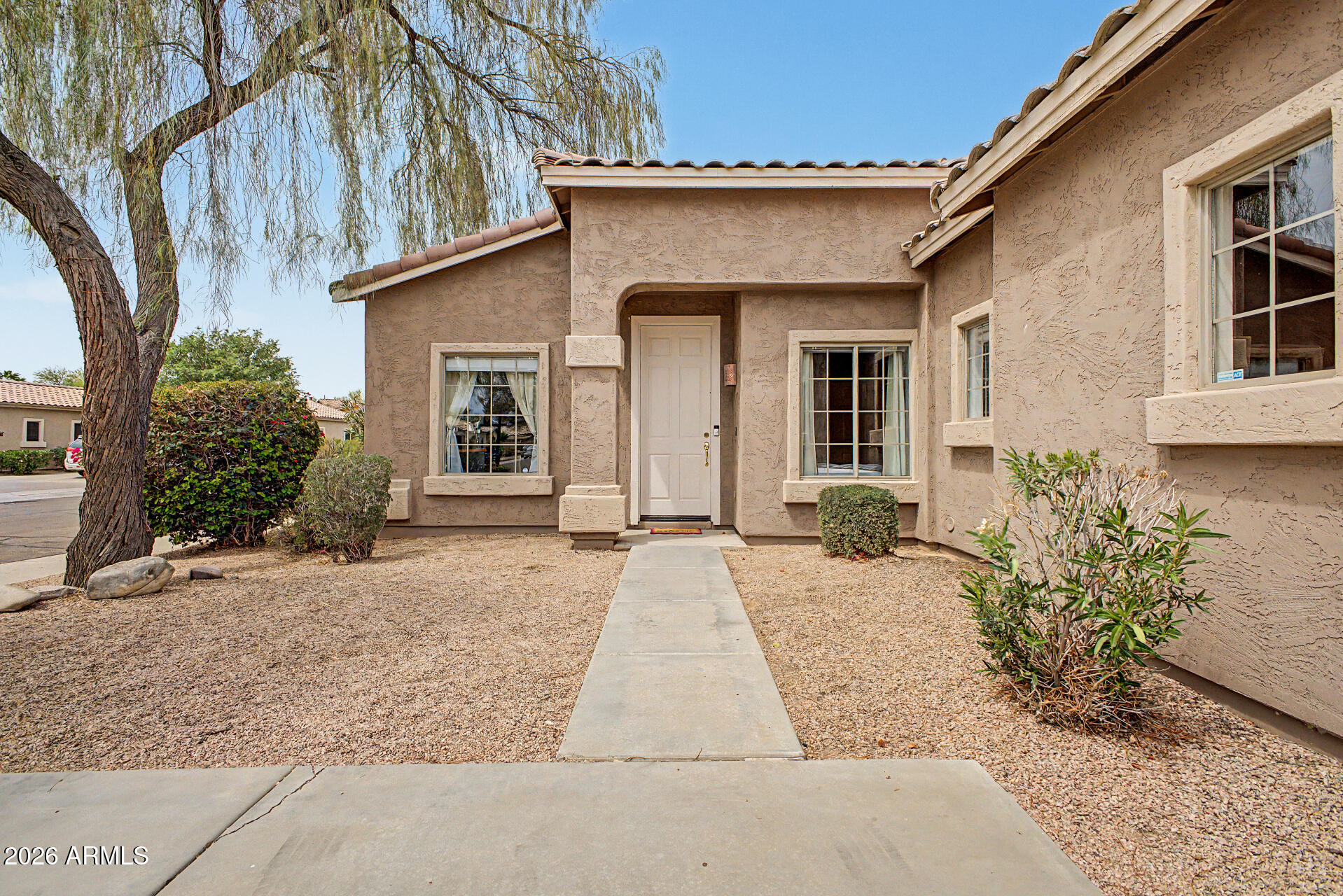 2562 E RIVIERA Drive