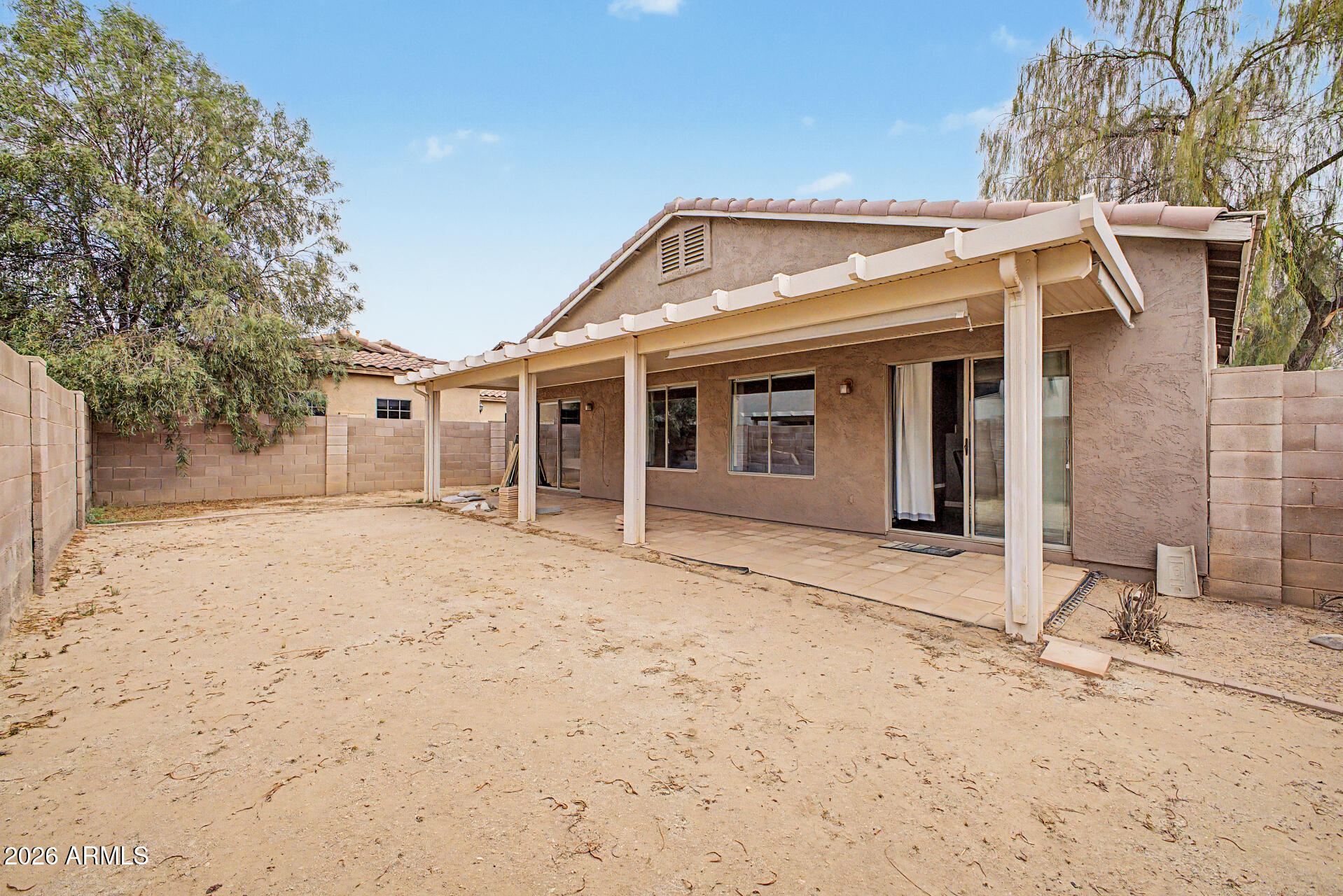 2562 E RIVIERA Drive