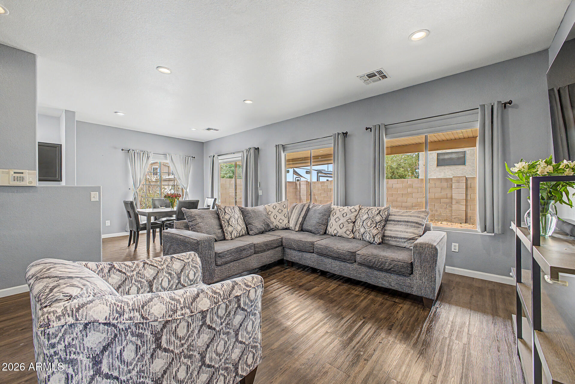 2562 E RIVIERA Drive