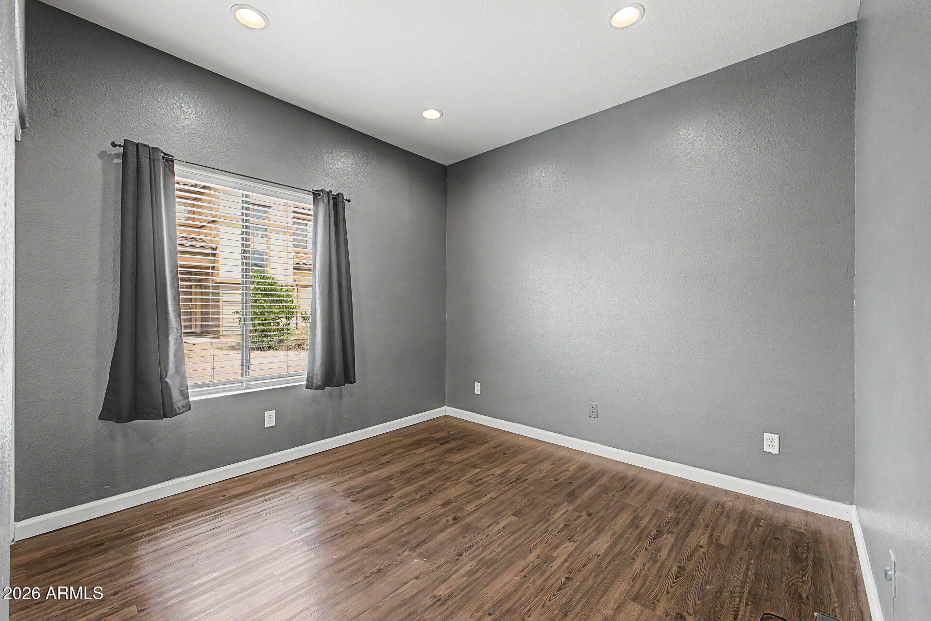 2562 E RIVIERA Drive