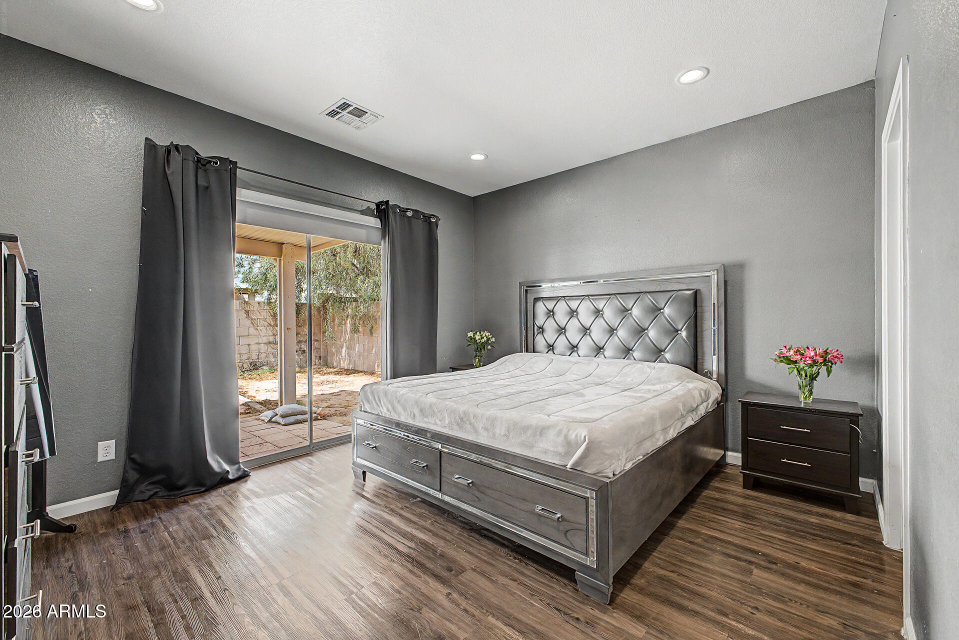 2562 E RIVIERA Drive