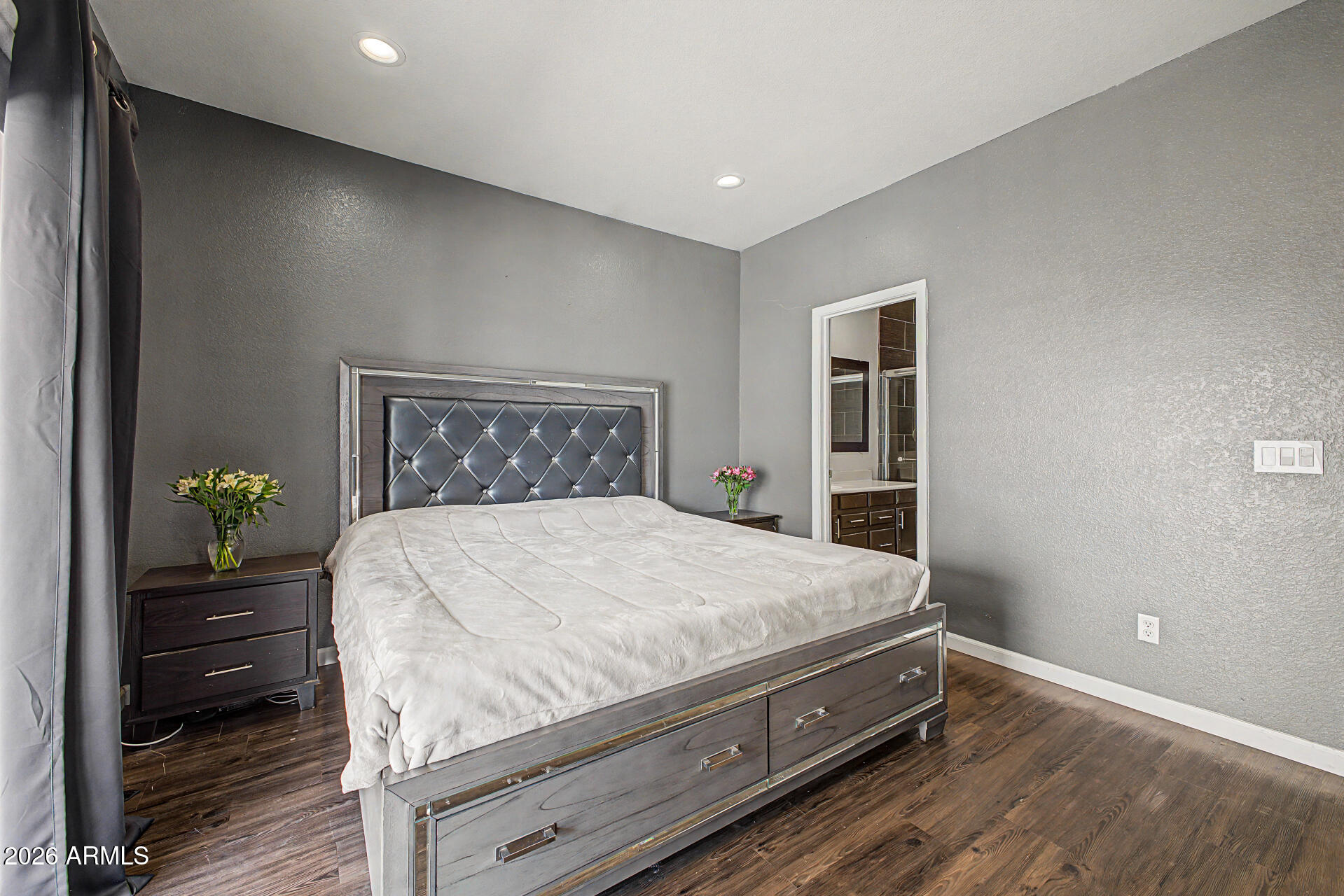 2562 E RIVIERA Drive