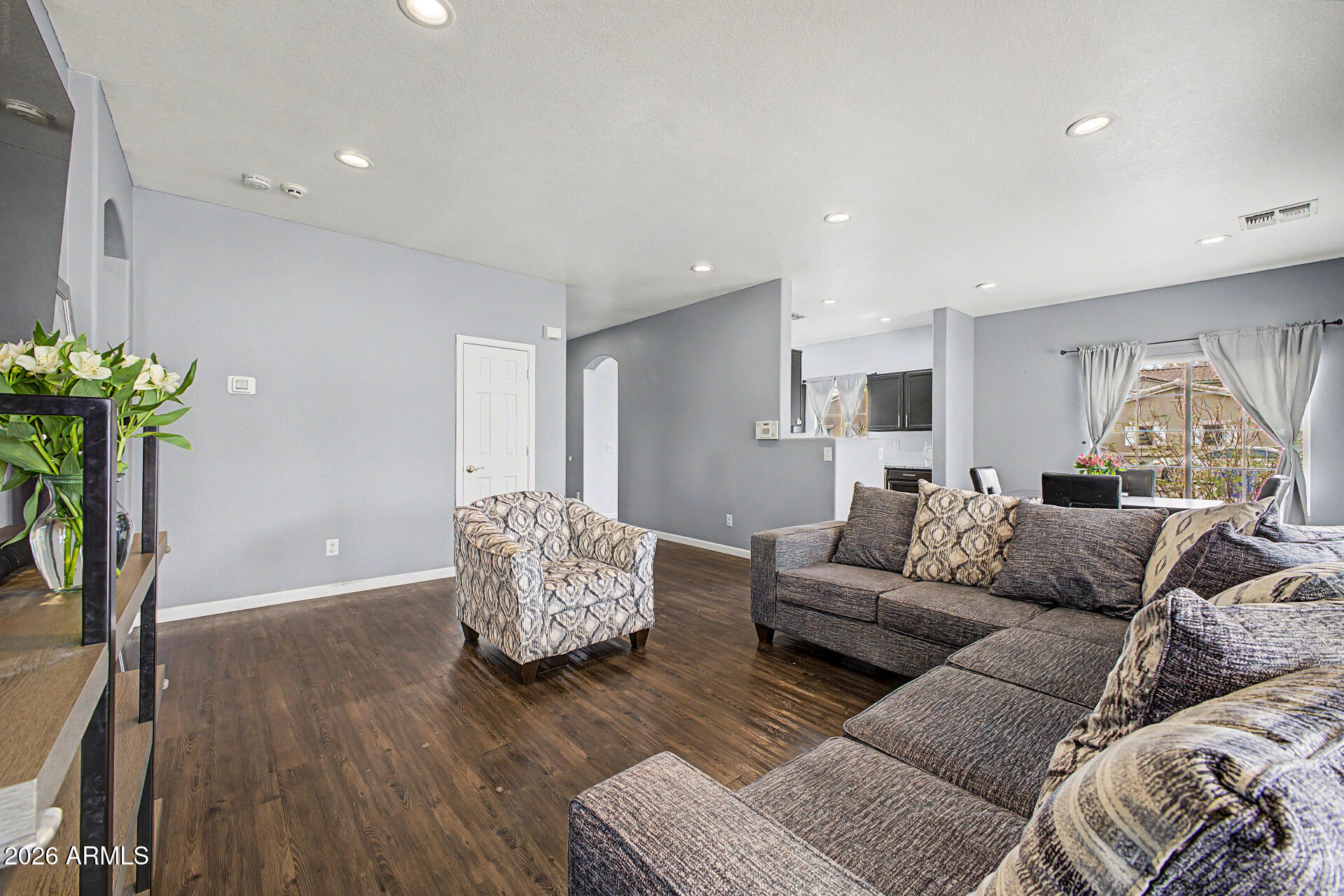 2562 E RIVIERA Drive