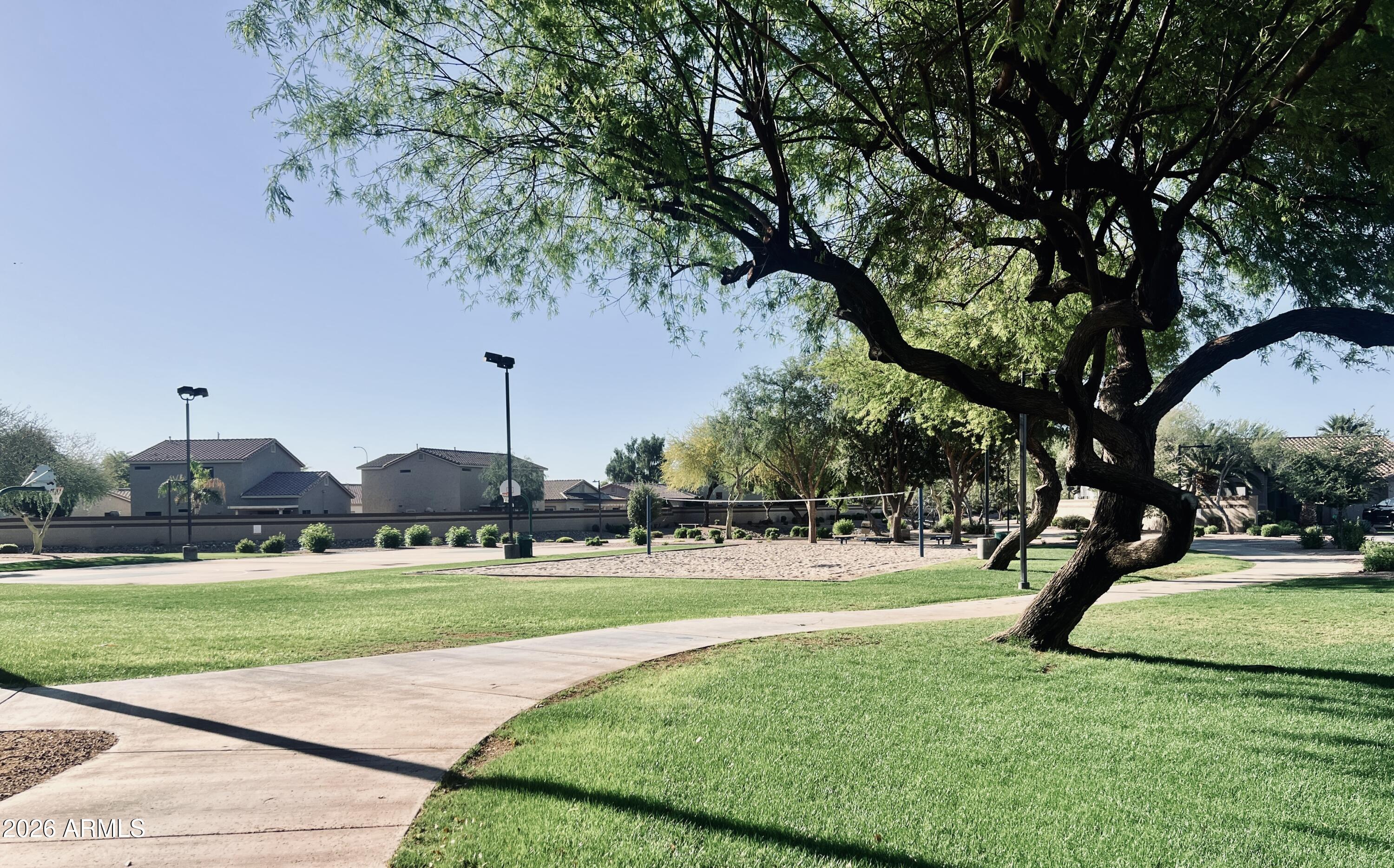 2562 E RIVIERA Drive