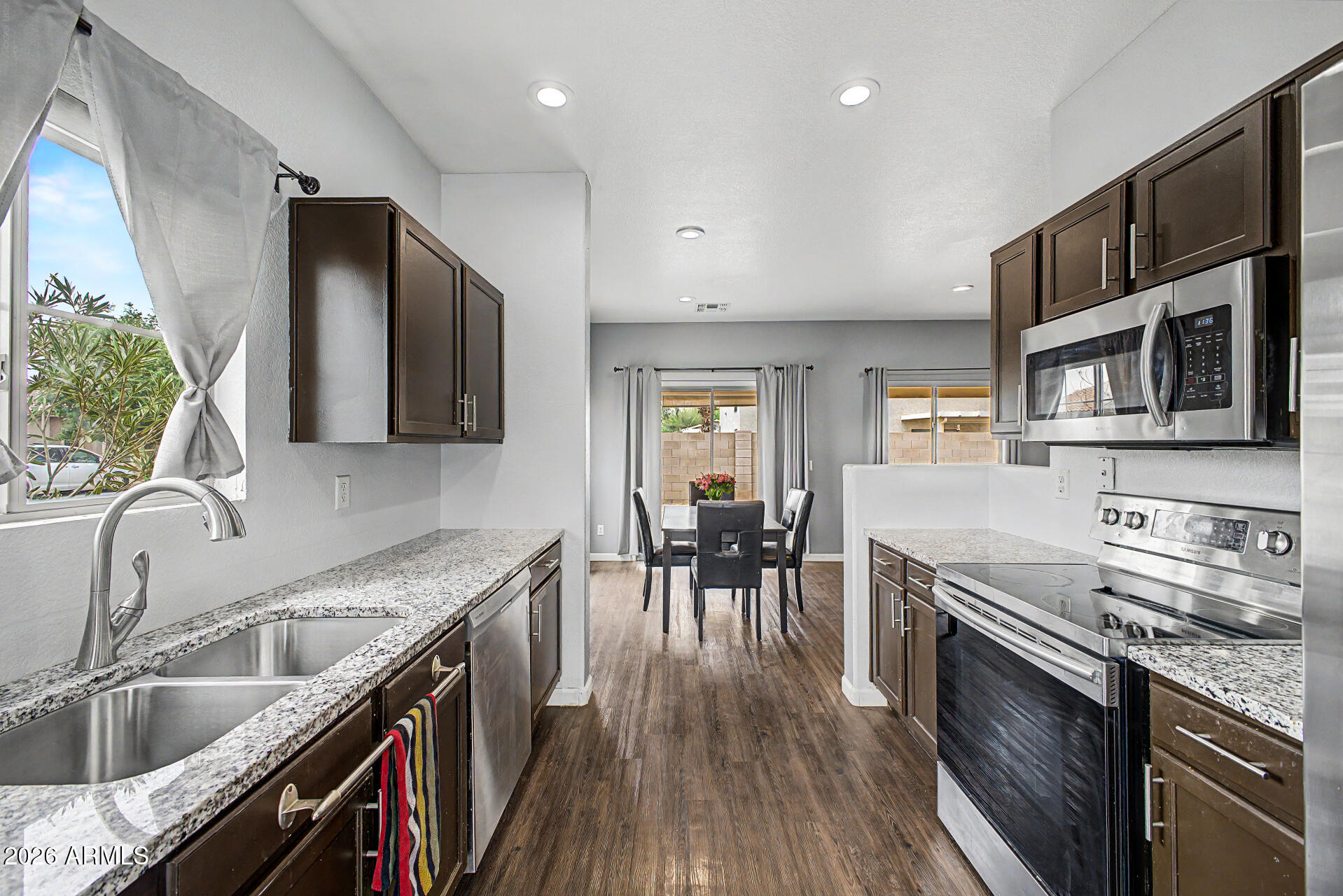 2562 E RIVIERA Drive