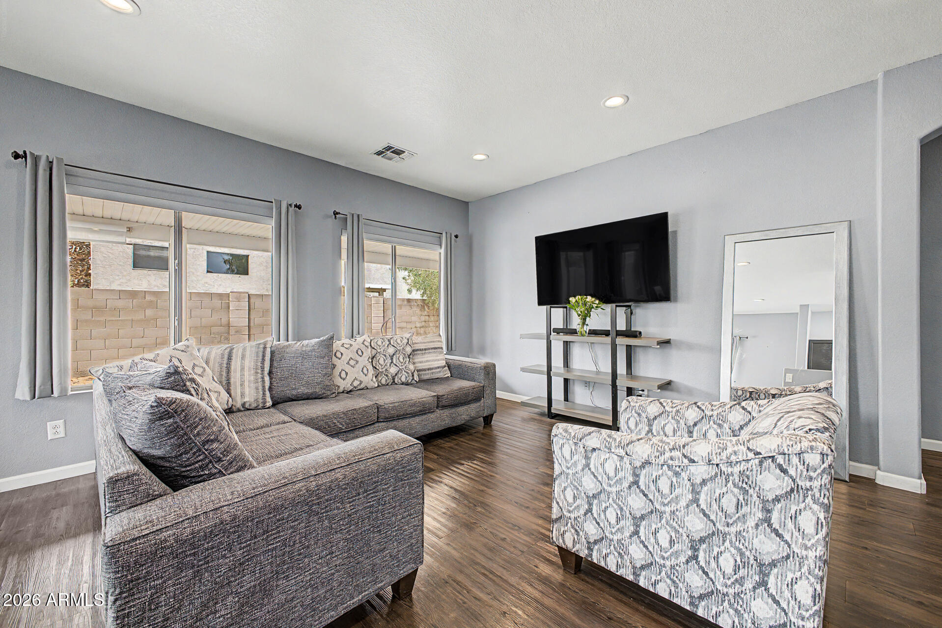 2562 E RIVIERA Drive