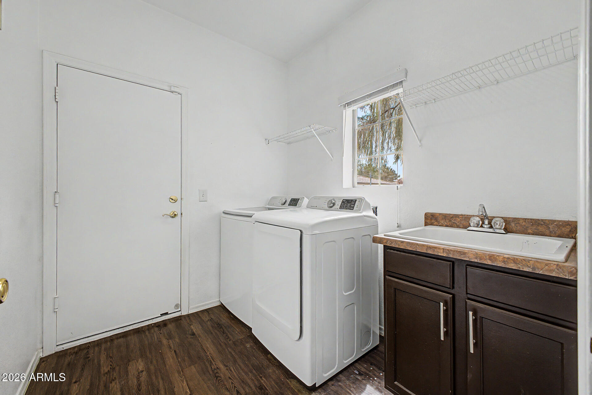 2562 E RIVIERA Drive