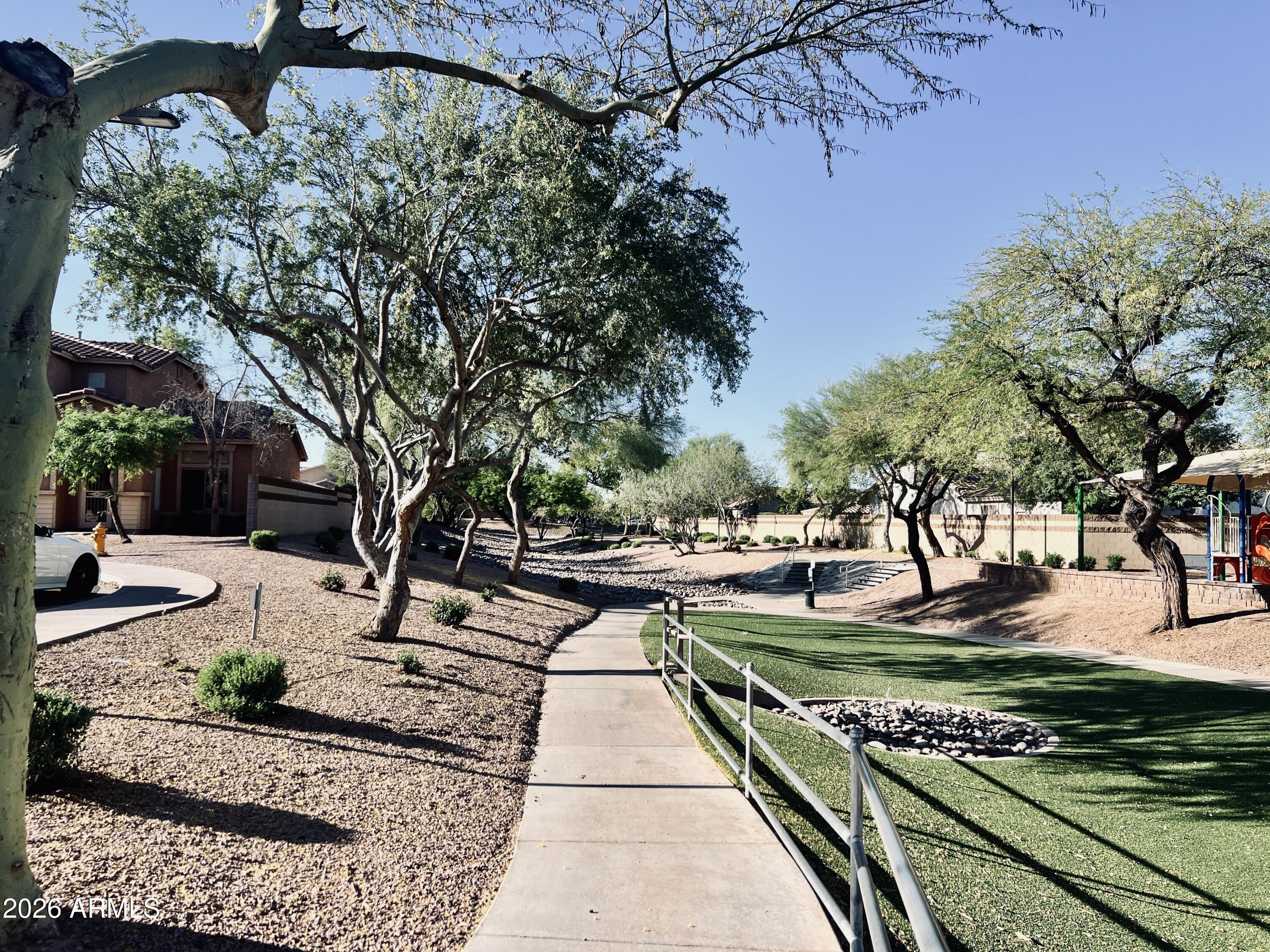 2562 E RIVIERA Drive