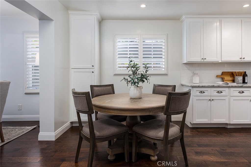 211 E Altadena Drive