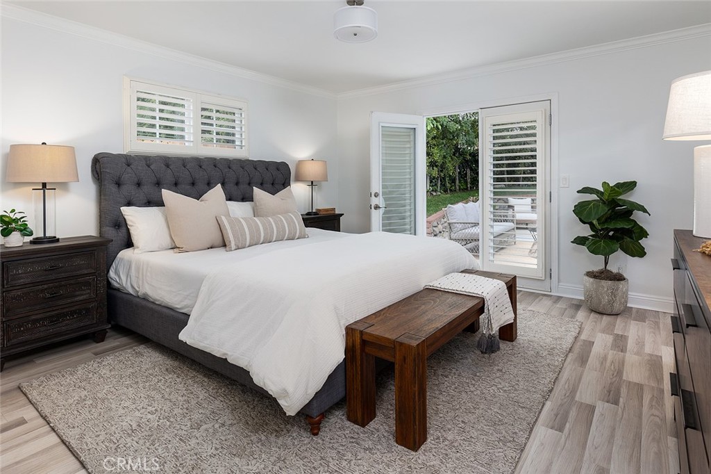 211 E Altadena Drive