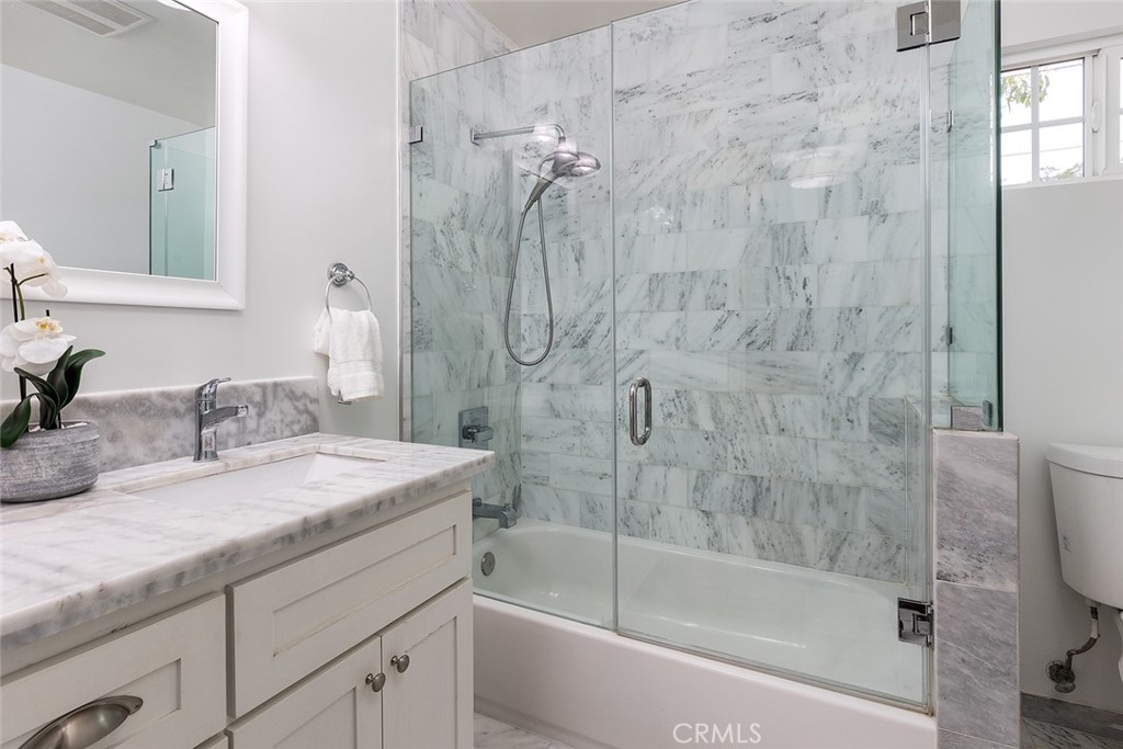 211 E Altadena Drive