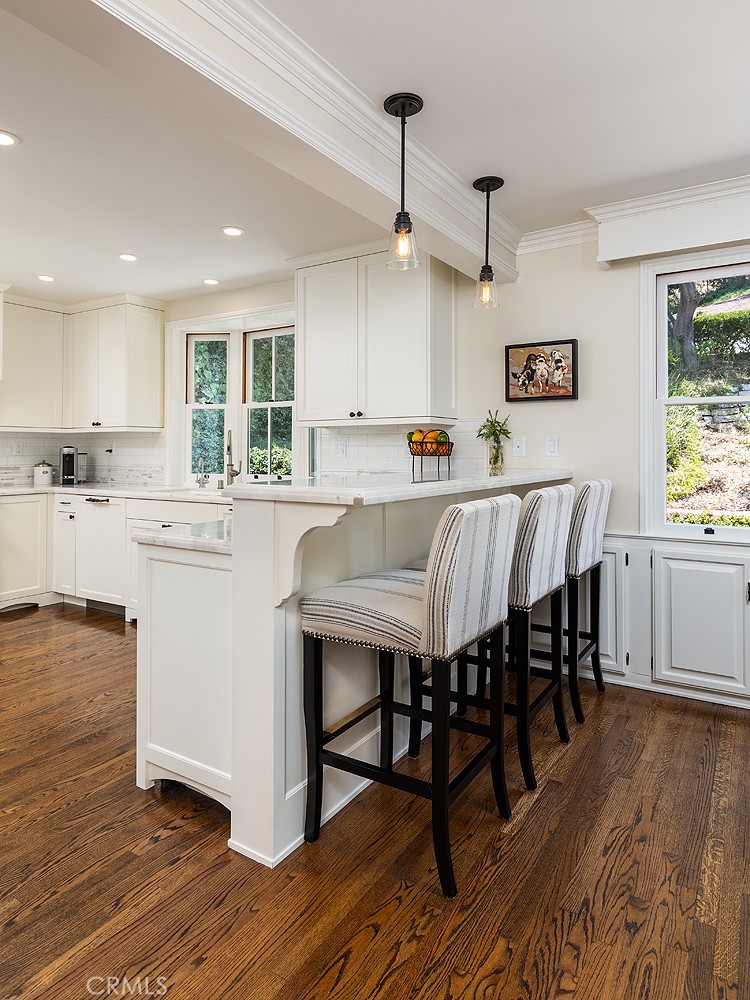 1021 W Mountain Street