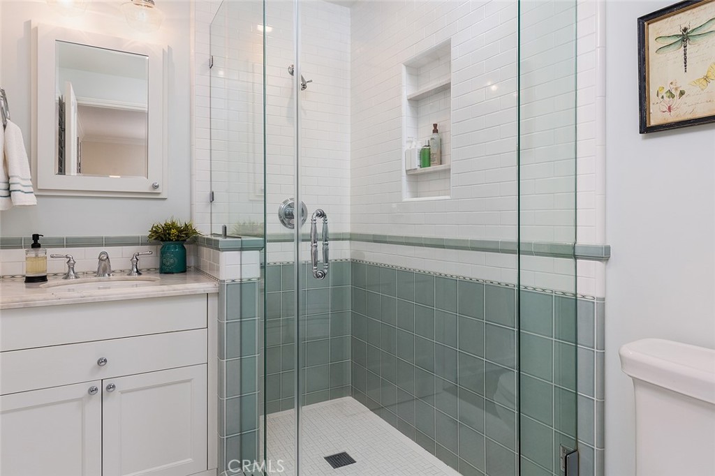 1021 W Mountain Street