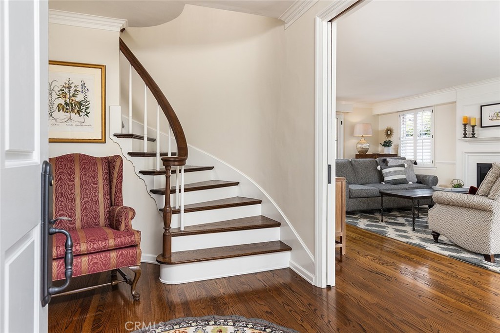 1021 W Mountain Street