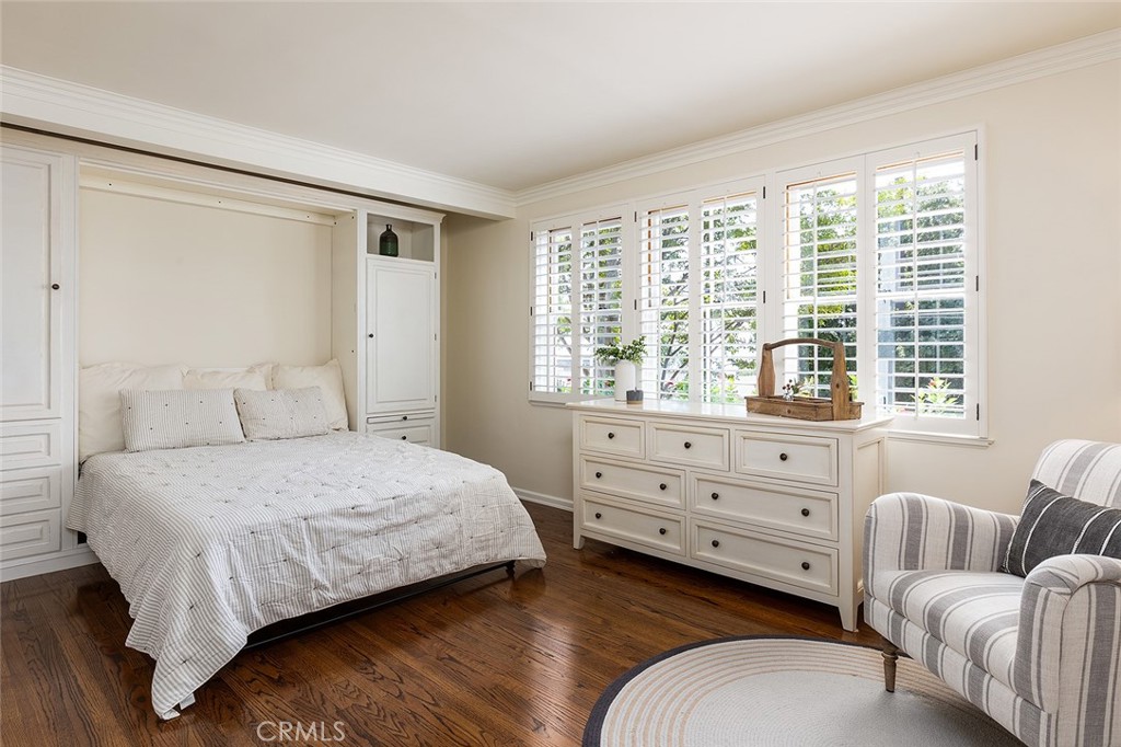 1021 W Mountain Street