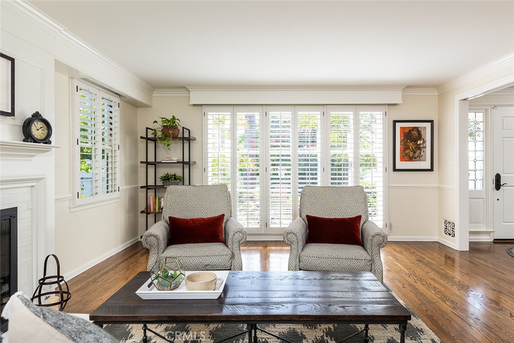 1021 W Mountain Street