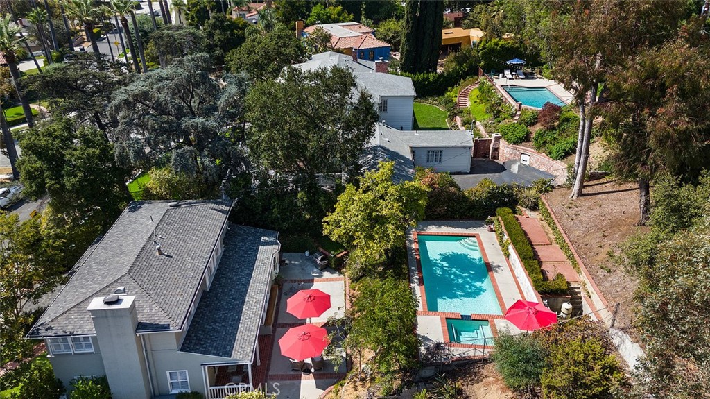 1021 W Mountain Street