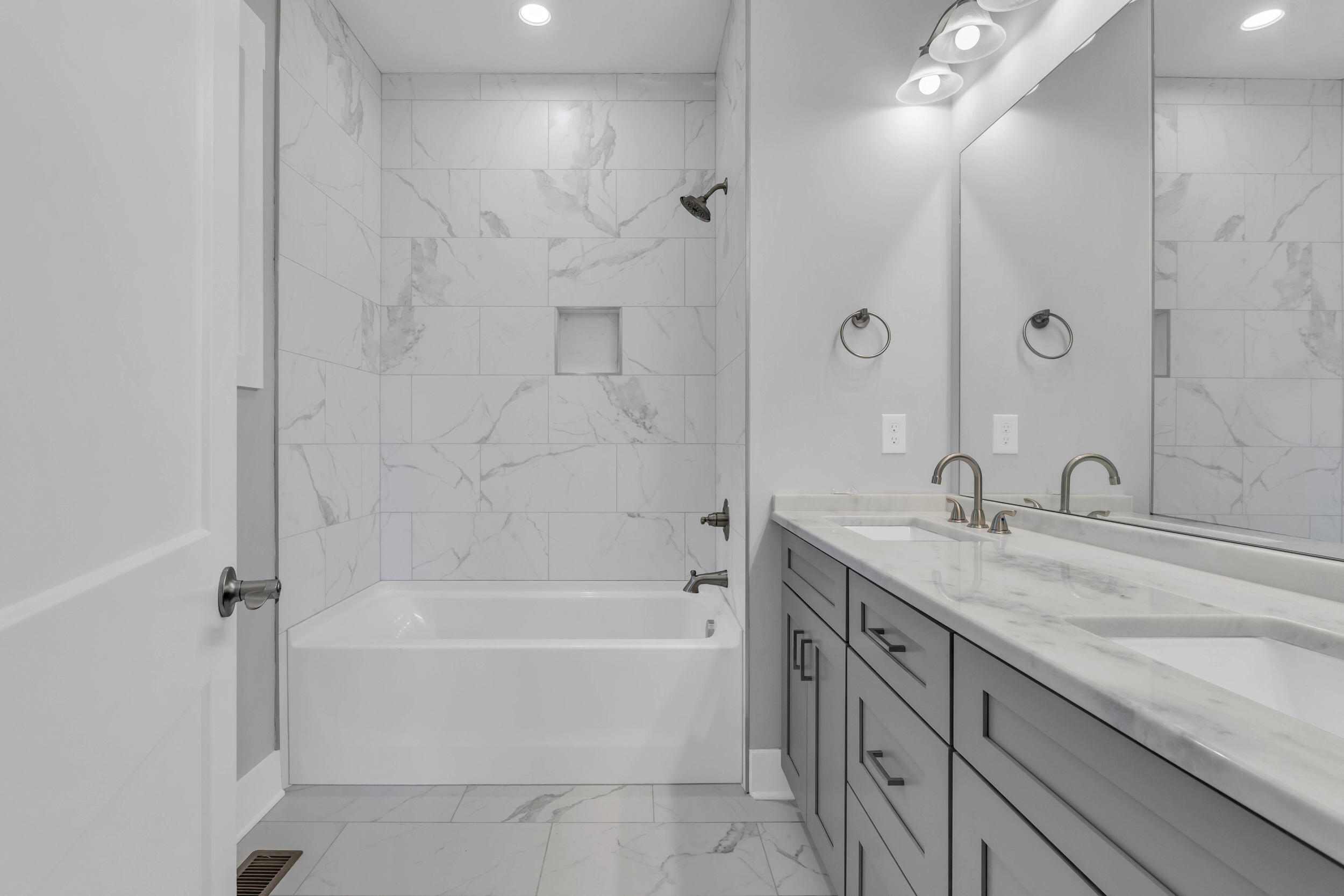 4217 Oakland Avenue, Lot 194