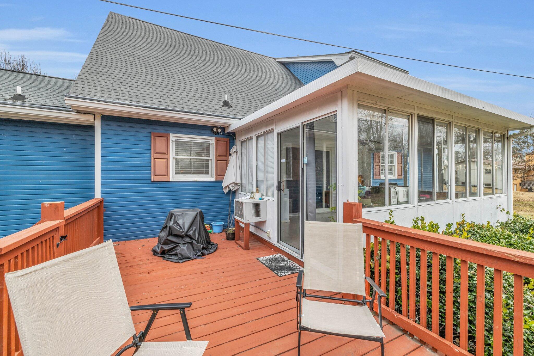 1129 Robin Hood Drive NW