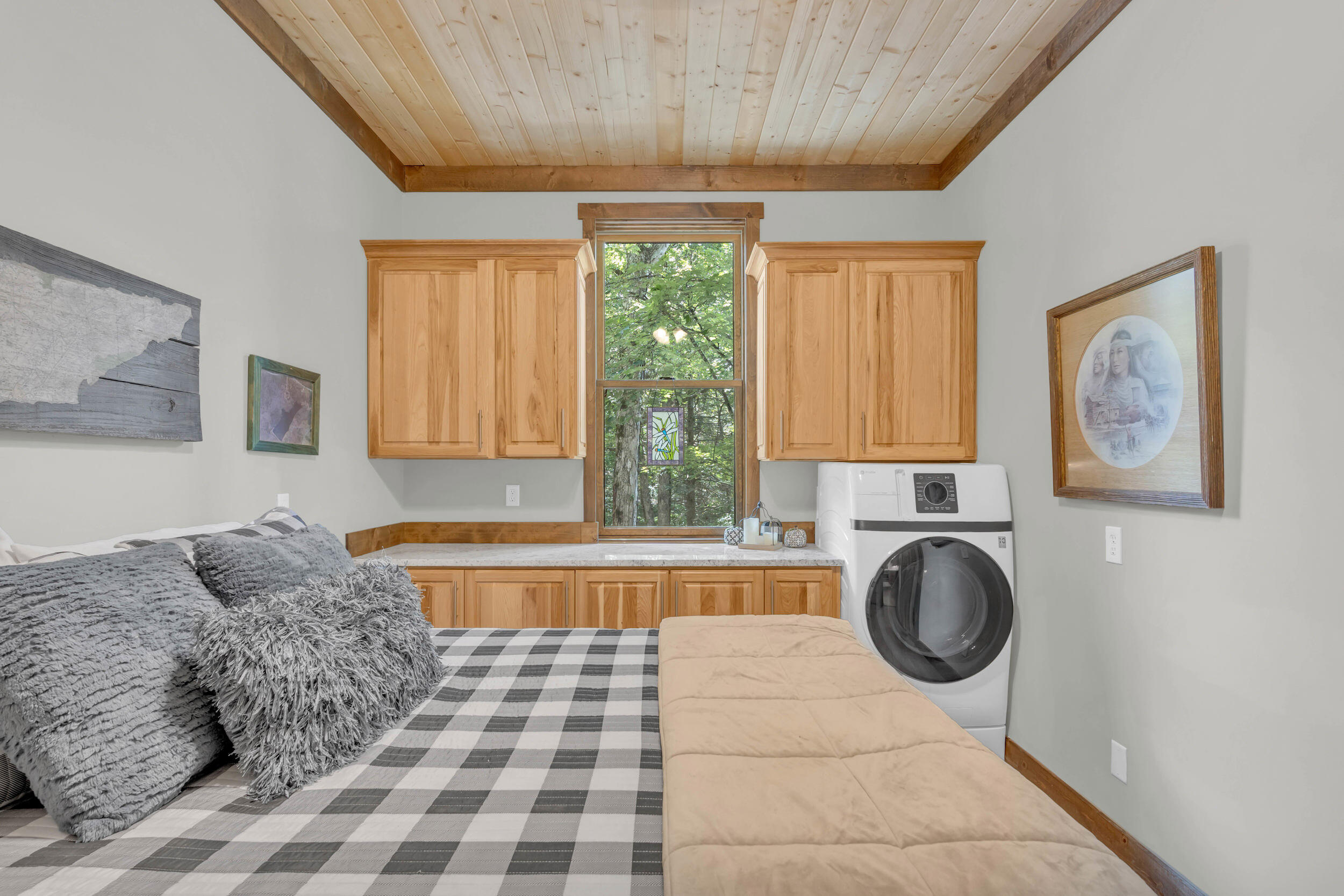 9963 Huckleberry Lane